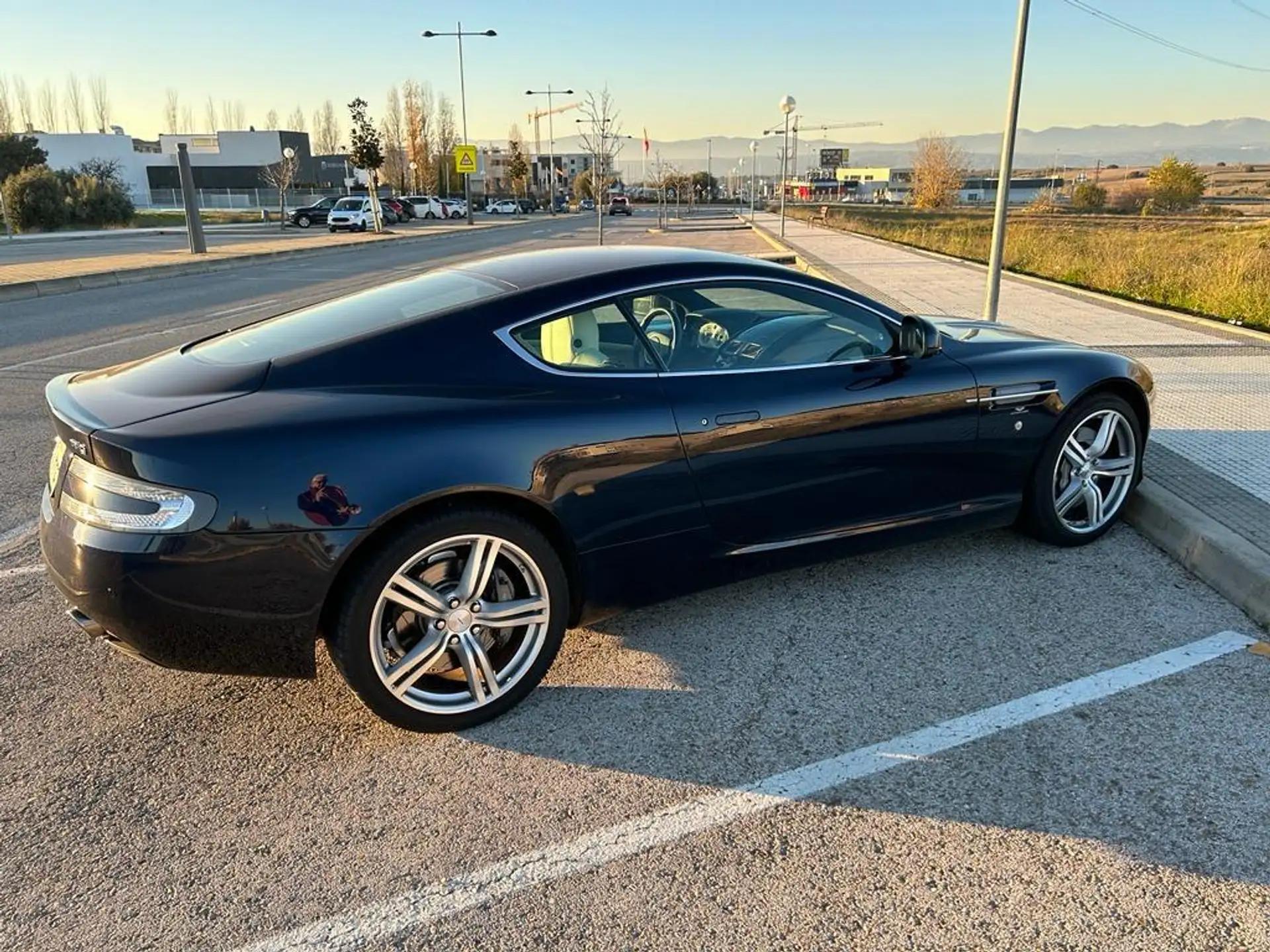 애스턴마틴 DB9 Coupe 2010 블랙 사진 3
