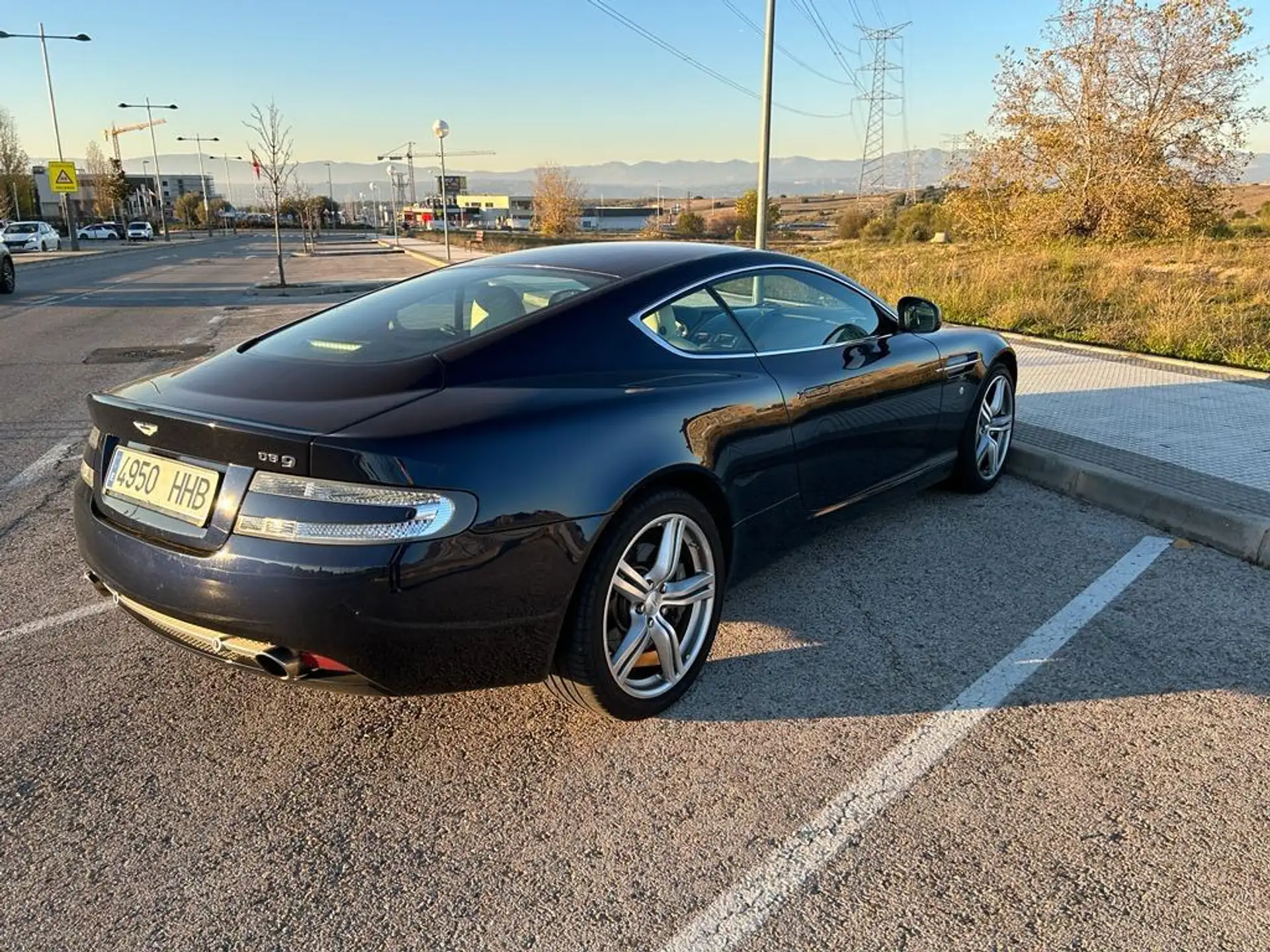 애스턴마틴 DB9 Coupe 2010 블랙 사진 4
