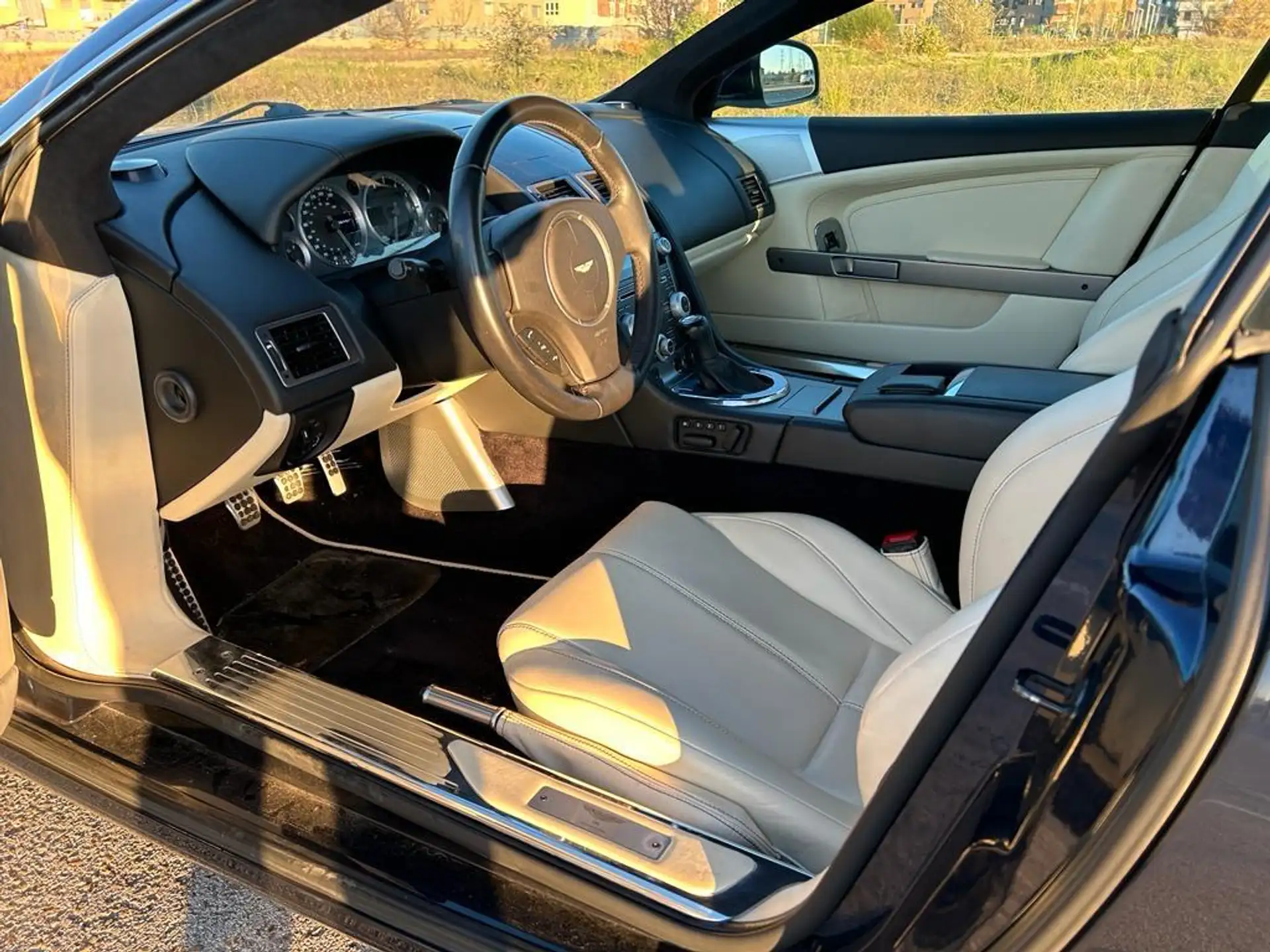 애스턴마틴 DB9 Coupe 2010 블랙 사진 6