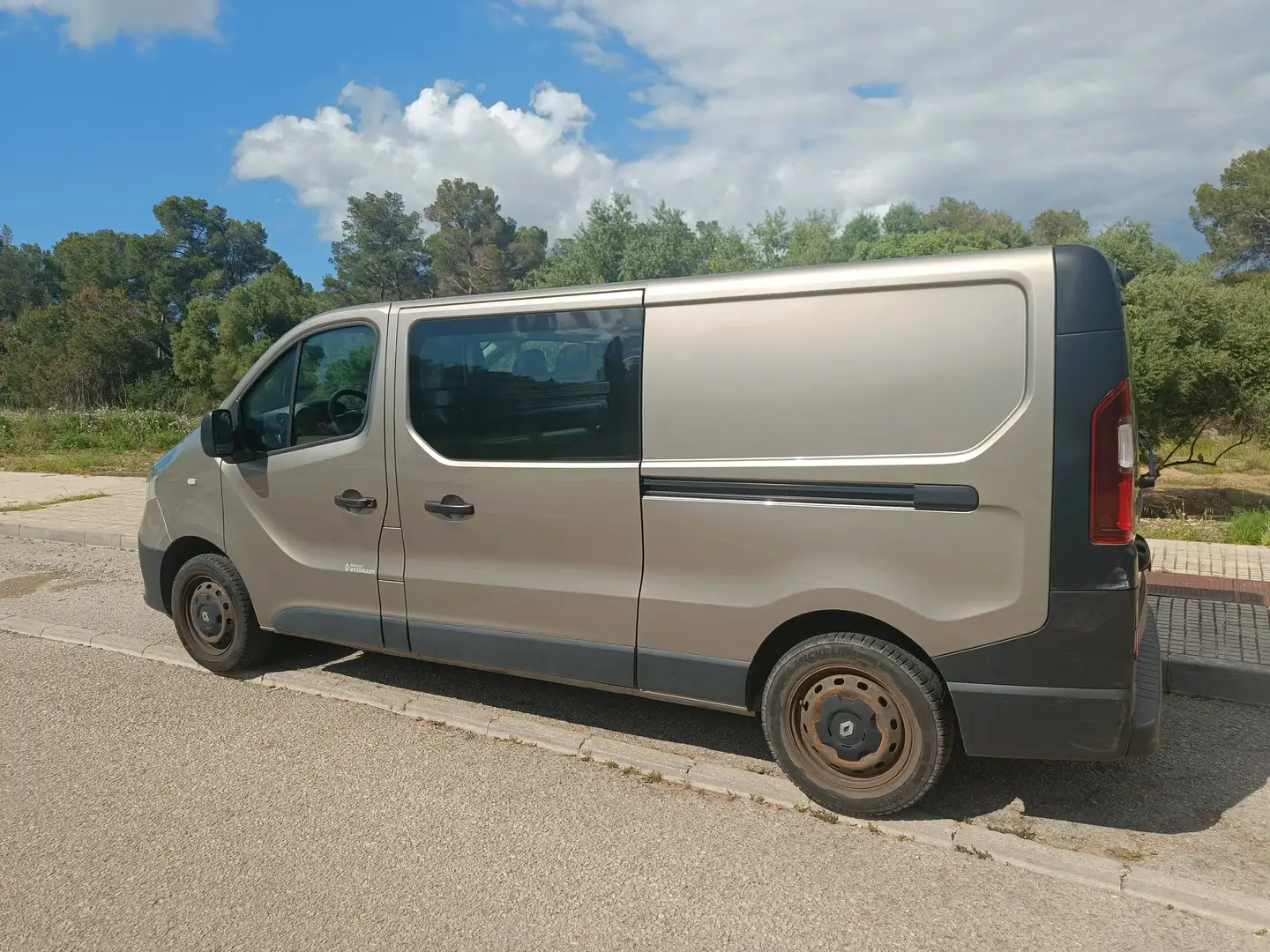 Renault Trafic Trafic Furgón Doble Cabina 29 L2 Energy BluedCi 107kW Gris - 2