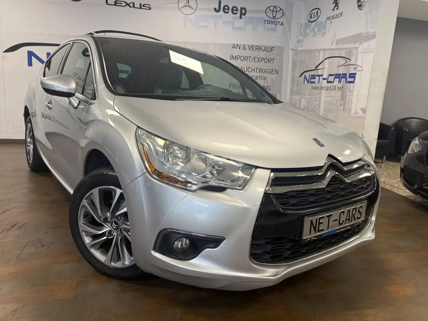 Citroen DS4 VTi 120 SoChic Leder*navI*PDC*Tempomat* Šedá - 1