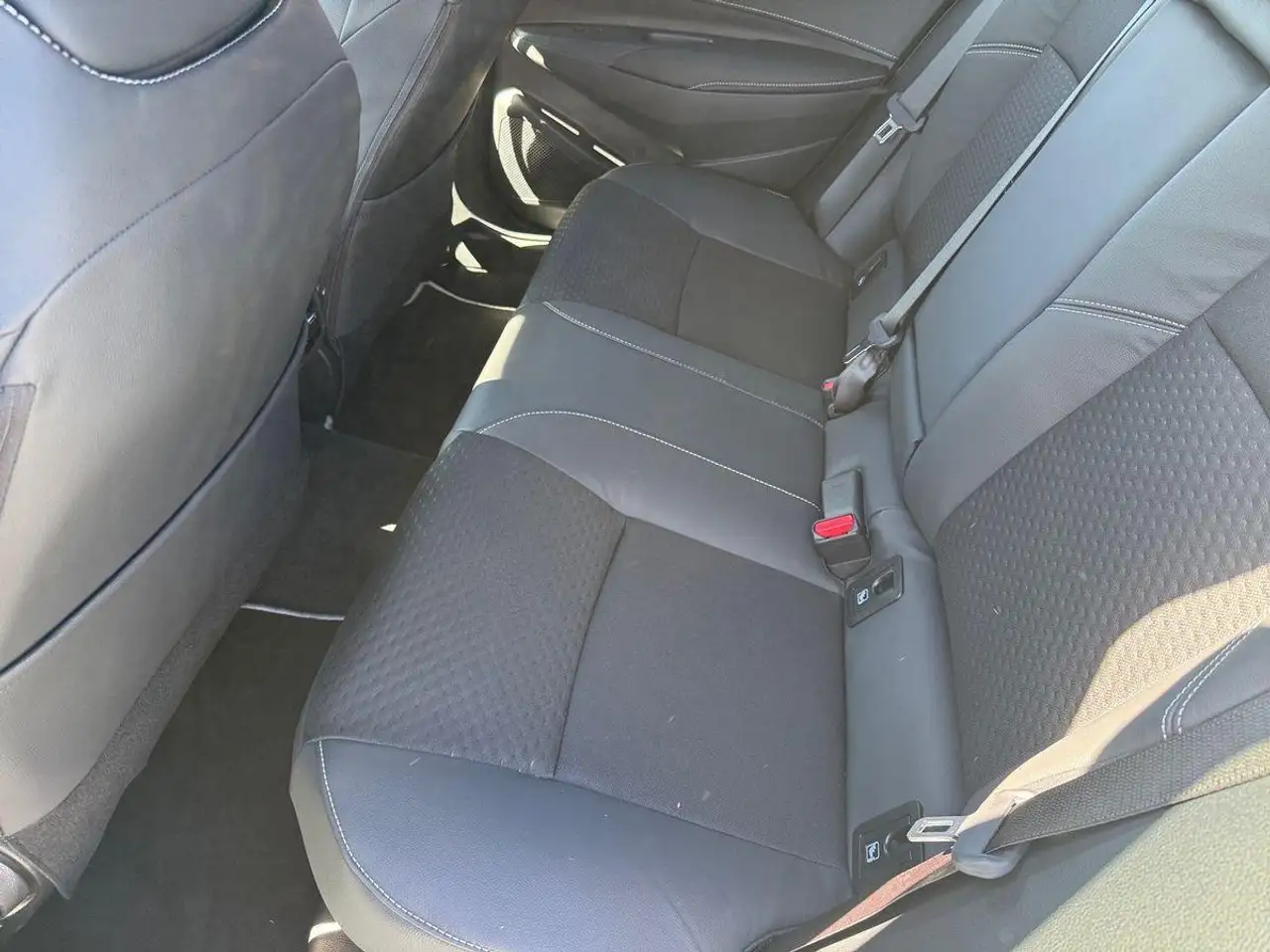 Toyota Corolla 2.0 Hybrid TS Lounge Pano Matrix JBL HuD 12