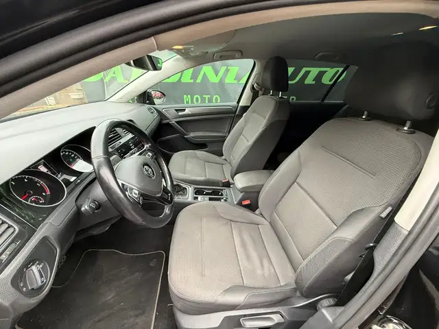 Volkswagen Golf view 9