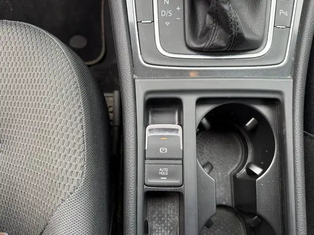Volkswagen Golf view 13