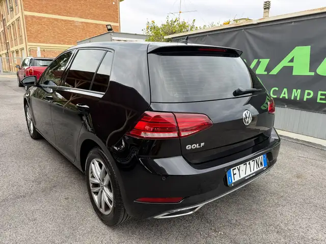 Volkswagen Golf view 4