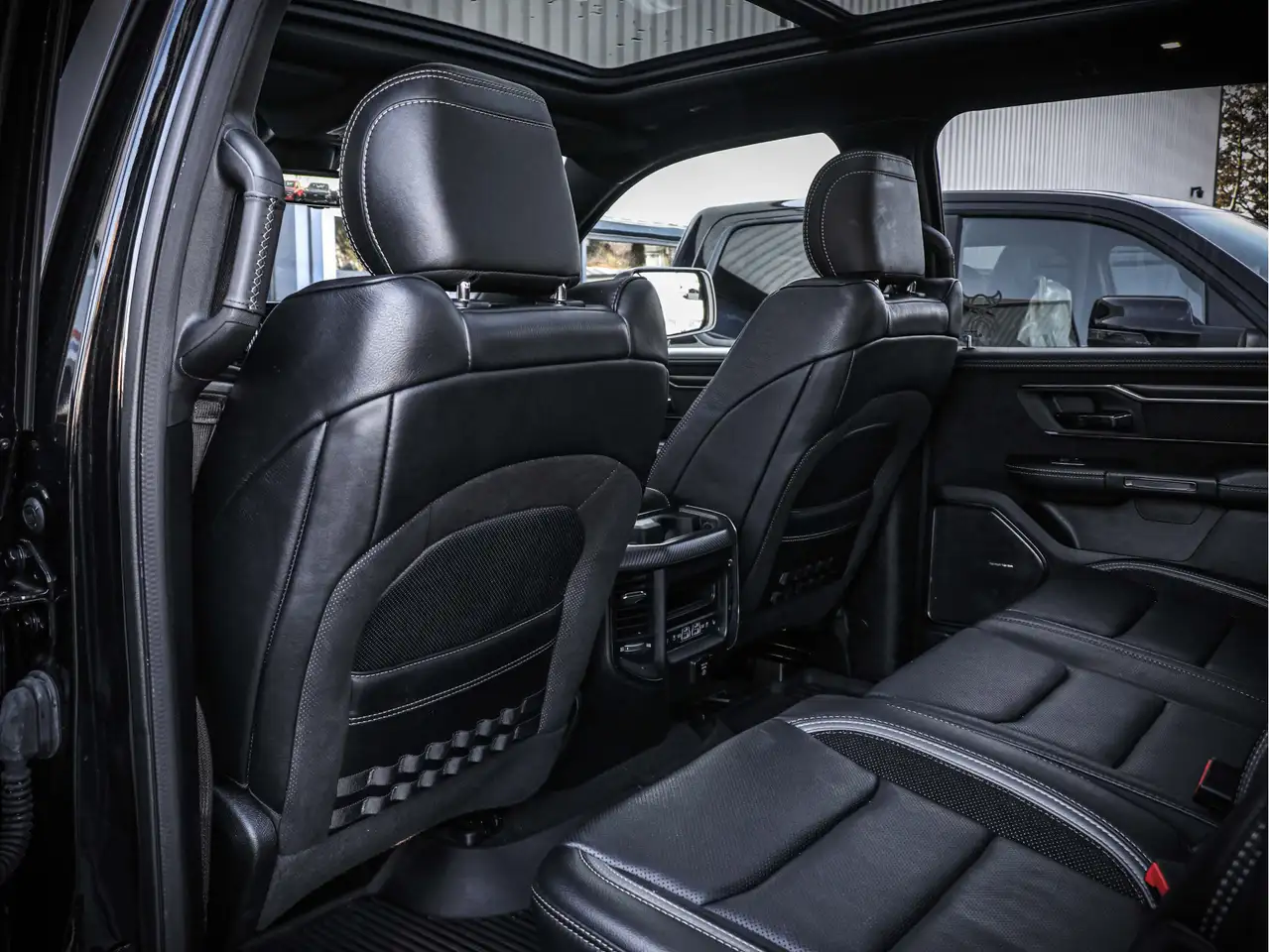 Dodge RAM 2023 — фото 10
