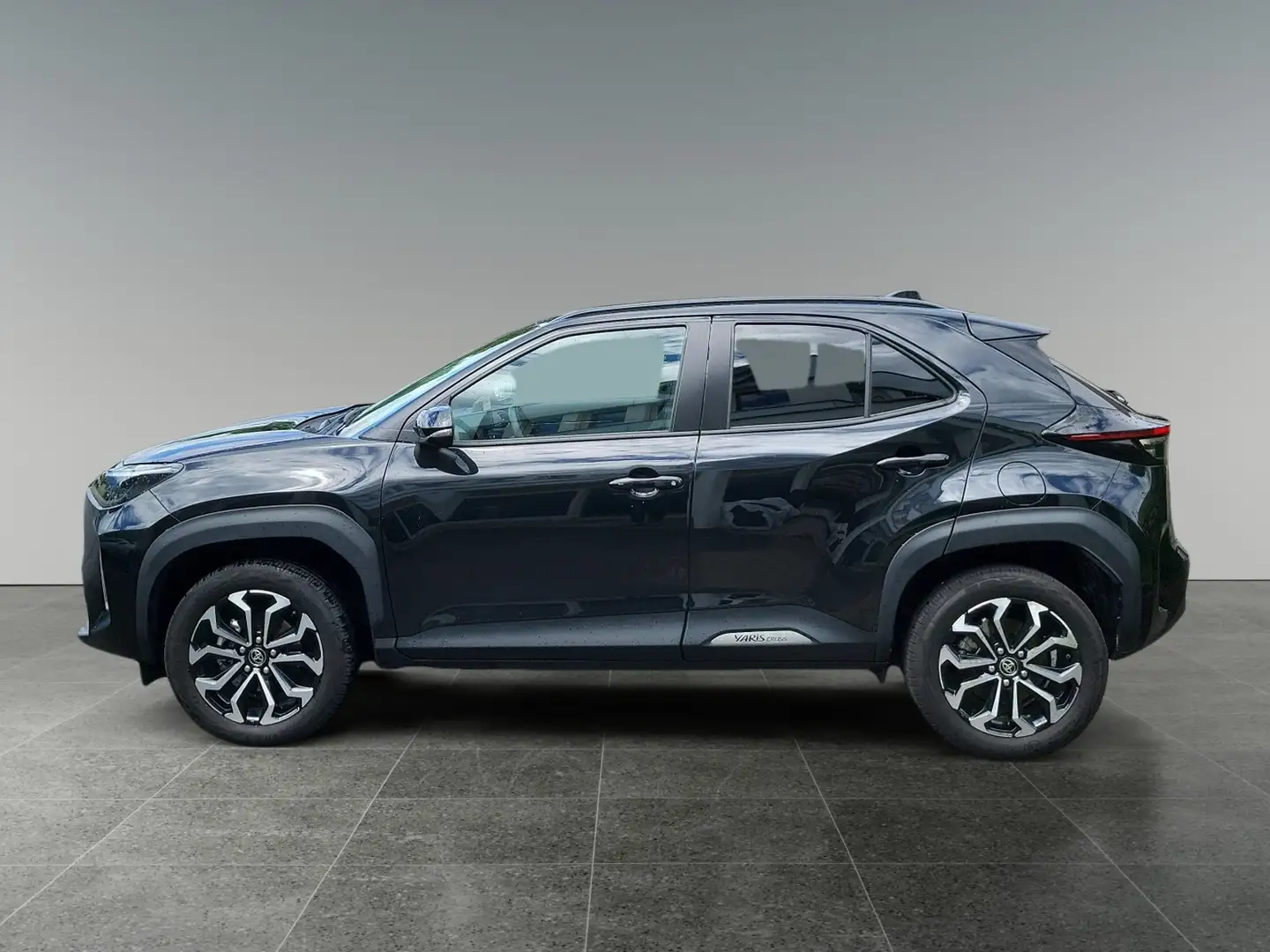 Toyota Yaris Cross 1,5 l 4x2 Hybrid  Active D Schwarz - 2