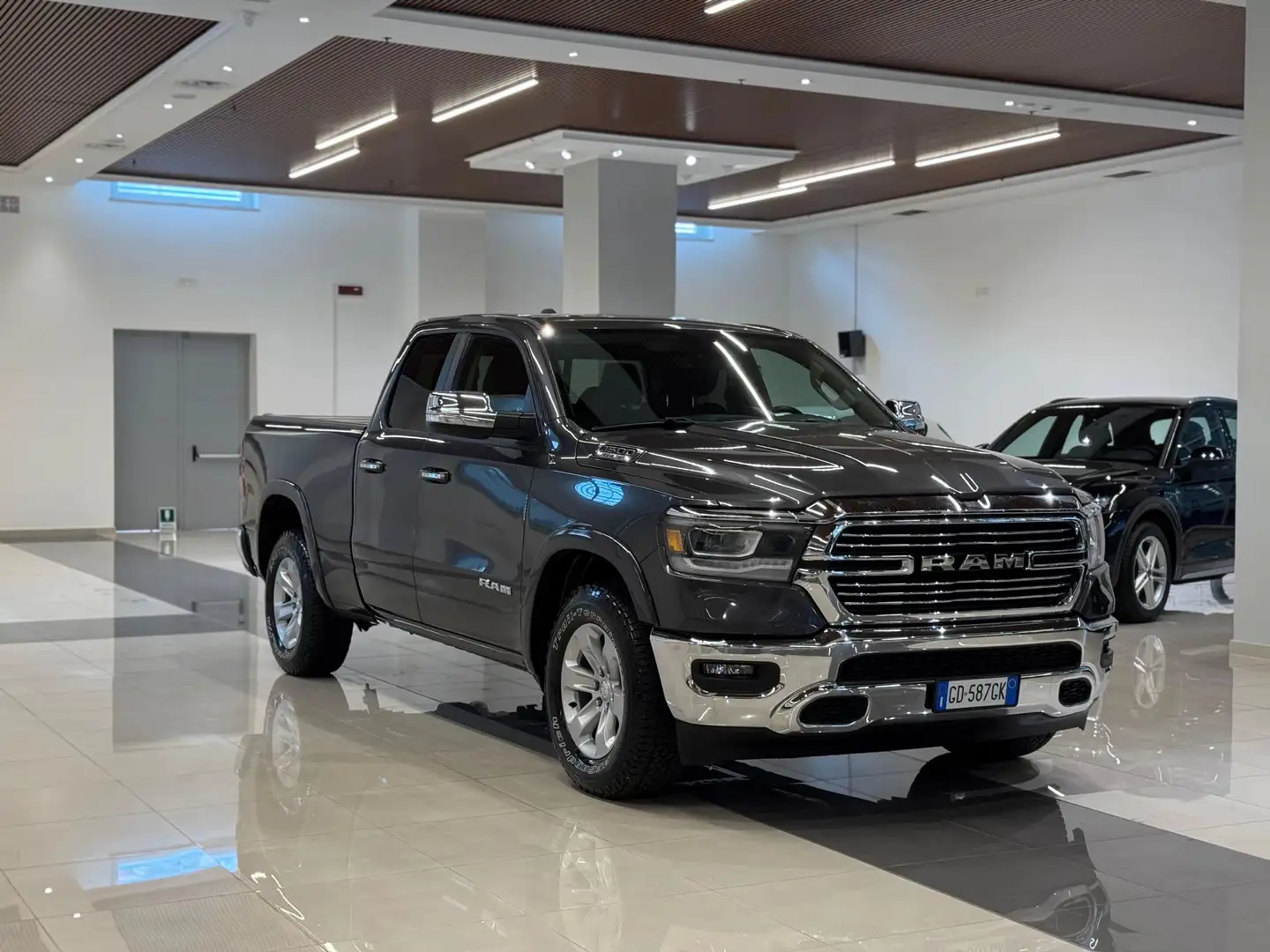 Dodge RAM RAM 1500 5.7 LARAMIE CAB 4WD 395CV auto Nero - 1