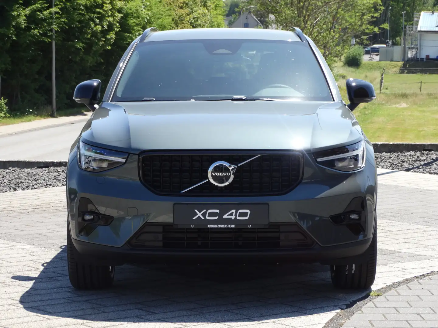 Volvo XC40 B3 Plus Dark 2WD Verde - 2