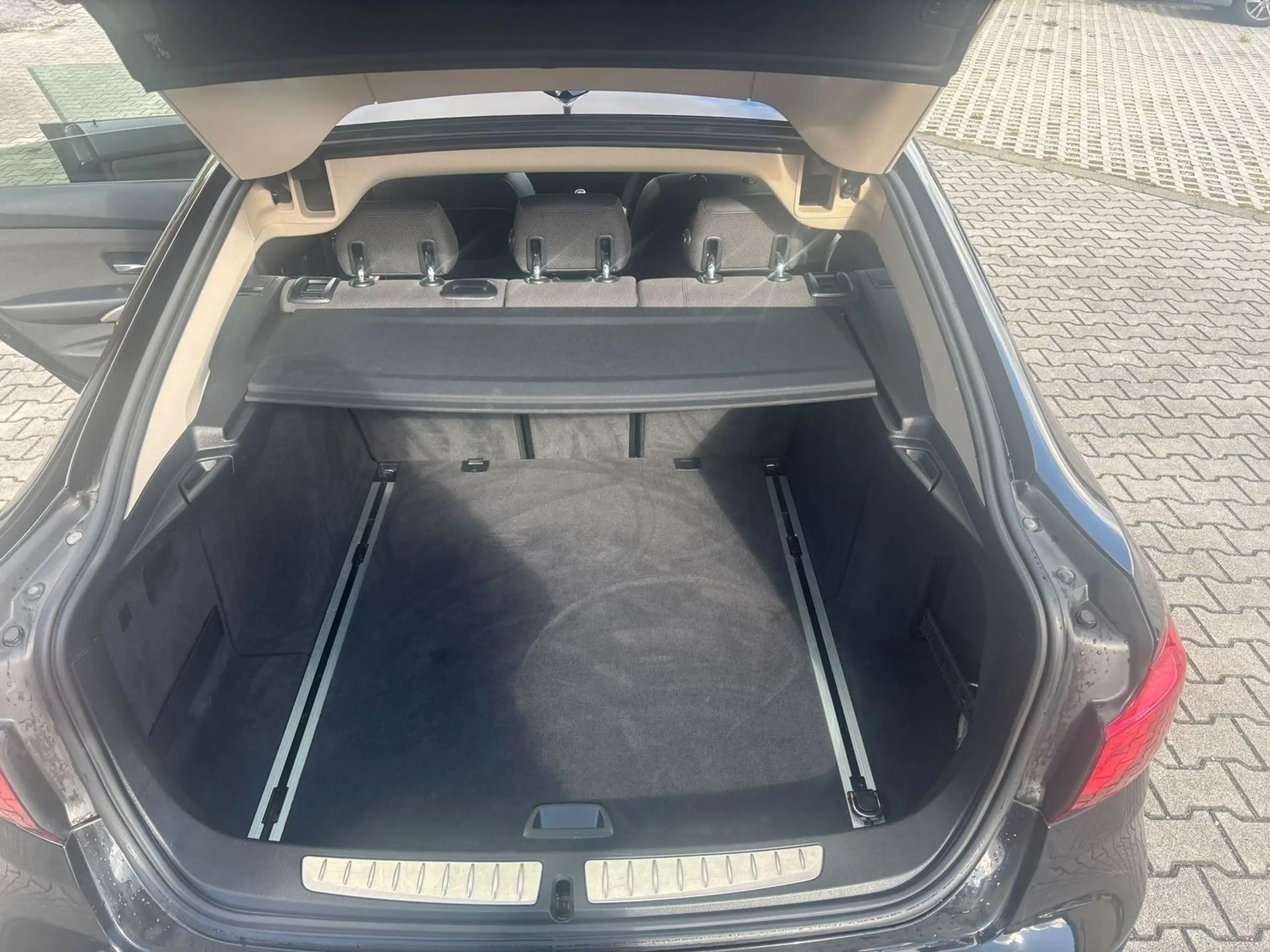 BMW 320 320 d Advantage — photo 11