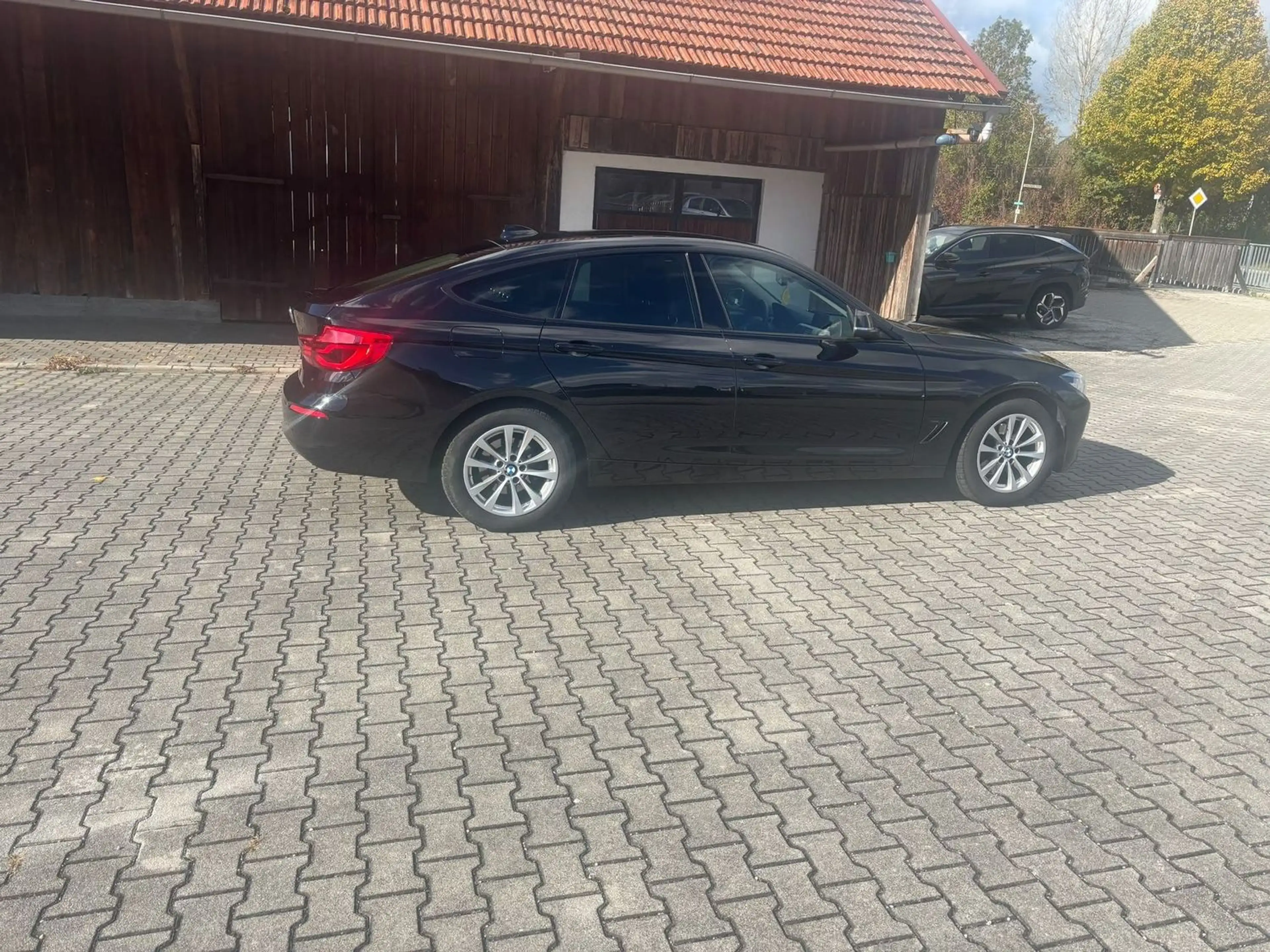 BMW 320 320 d Advantage — photo 5