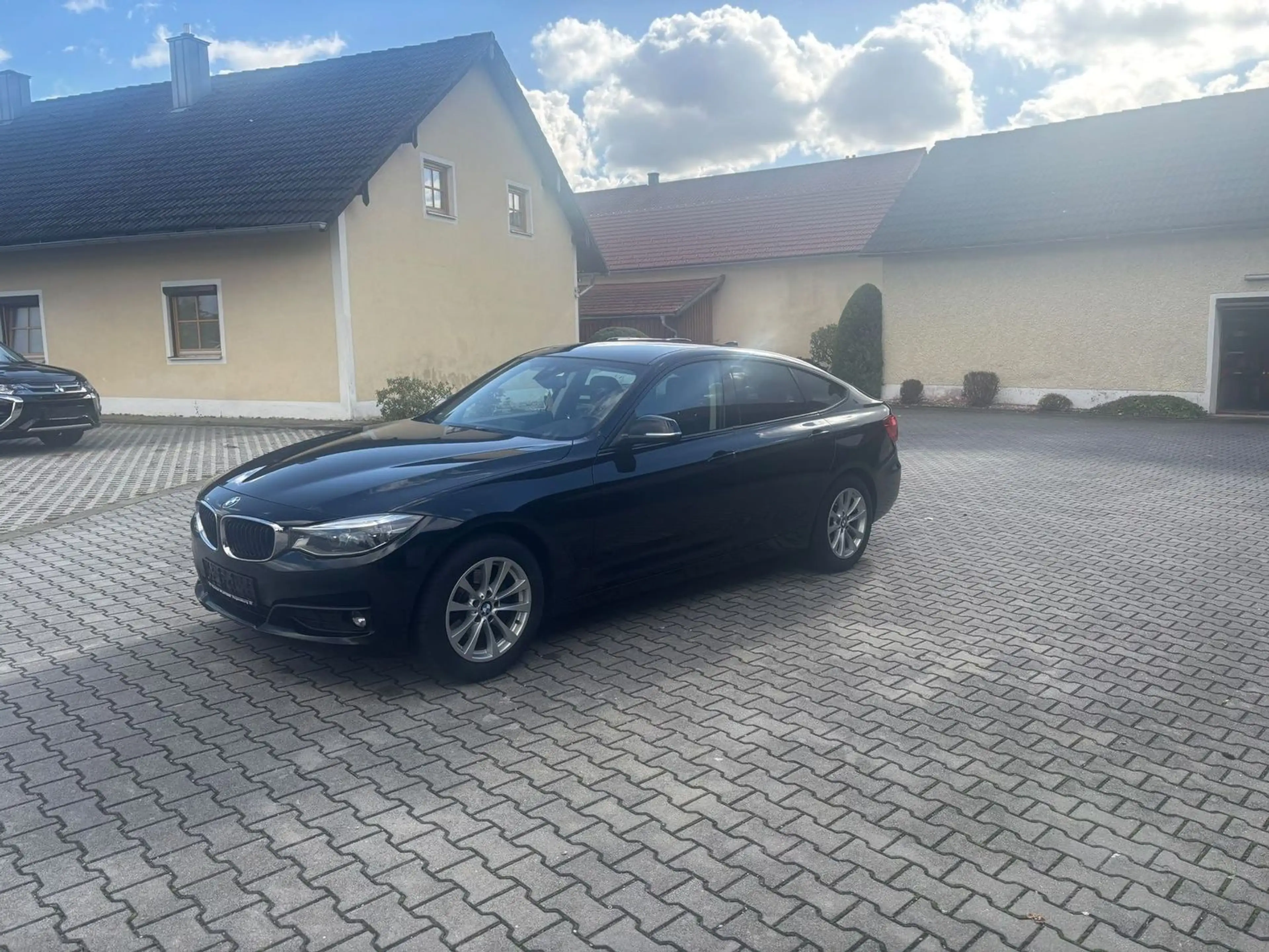 BMW 320 320 d Advantage — photo 3