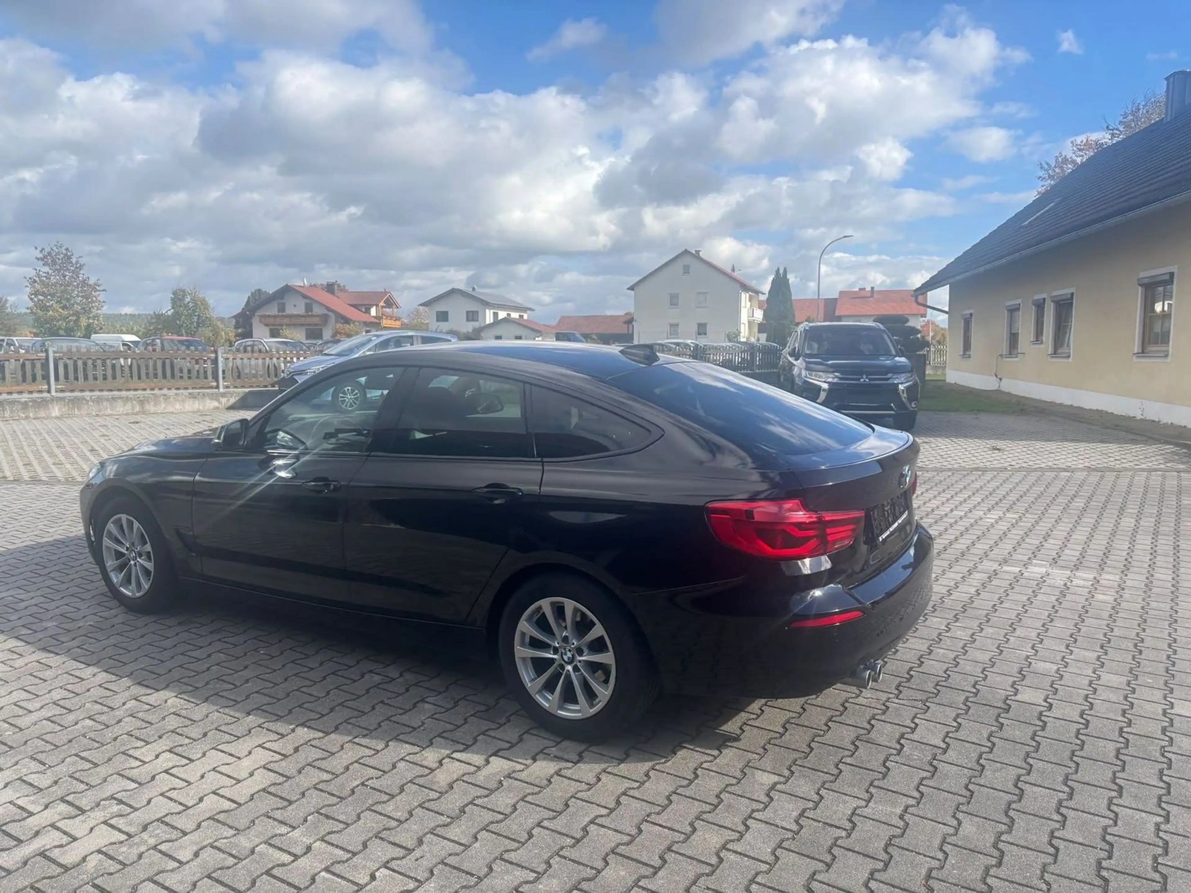 BMW 320 320 d Advantage — photo 4