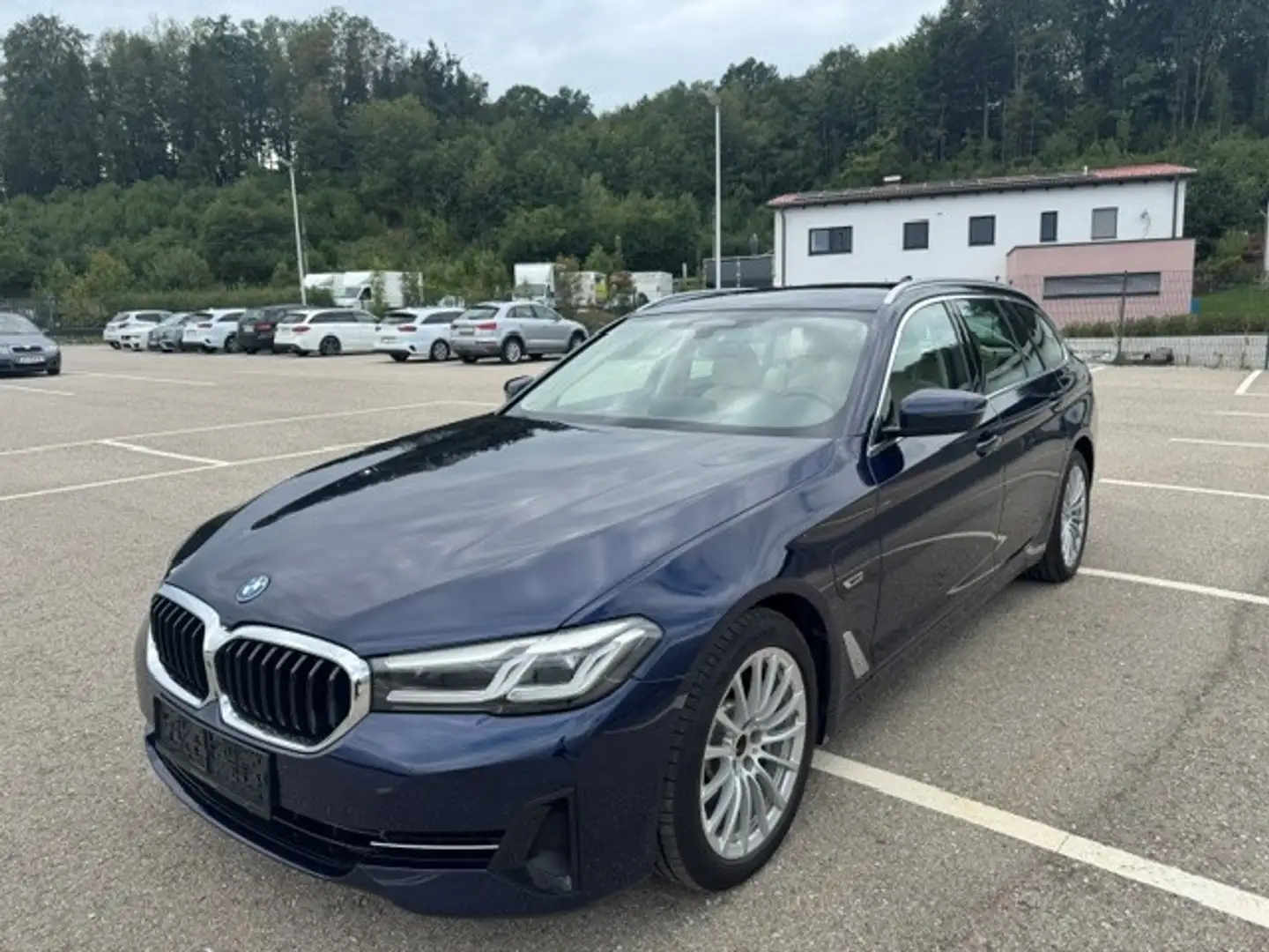 BMW 530 530e xDrive Touring Aut. Kombi, 5-türig, Automatik, 8-Gang Blau - 1