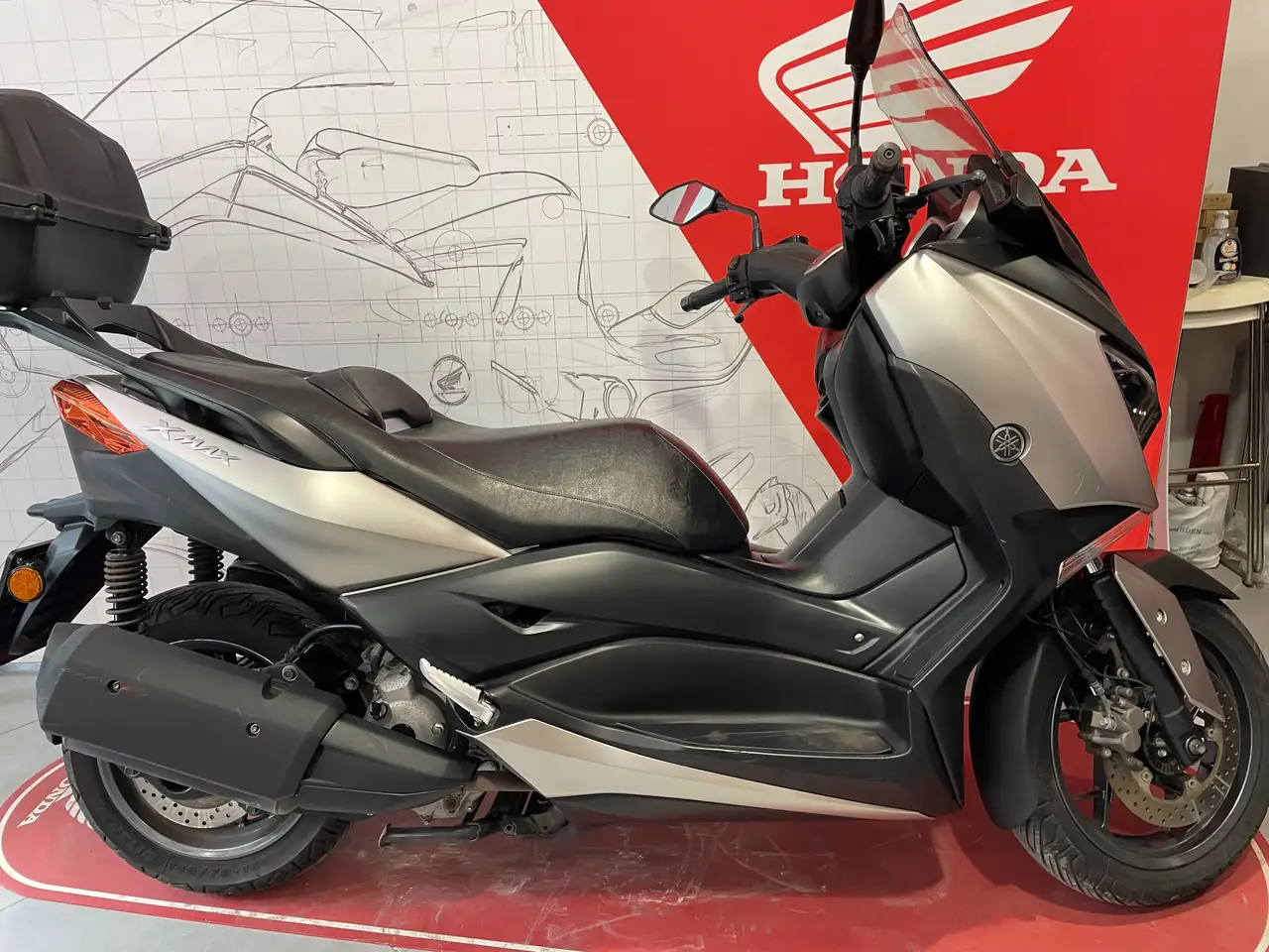 Yamaha X-Max 300
