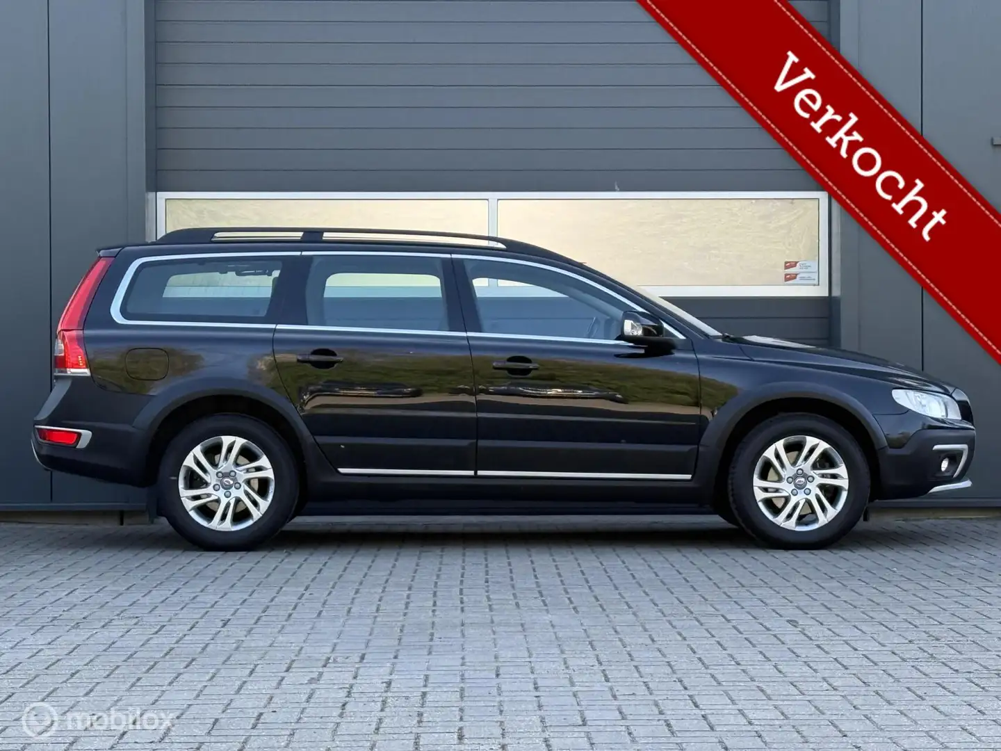 Volvo XC70 2.0 D4 FWD Geartronic-8 Momentum /Sensus Navi/Lede Schwarz - 1