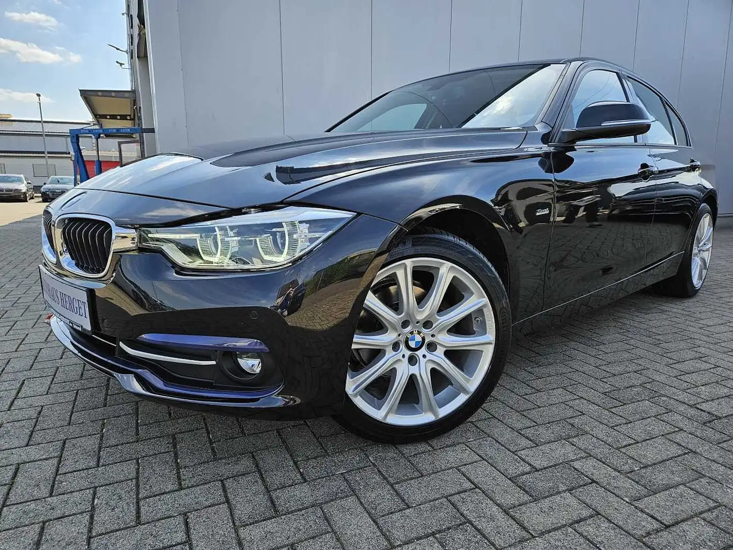 BMW 318 i Sport Line 2.Hand/BMW-Scheckheft/LED/Navigation/ Noir - 1