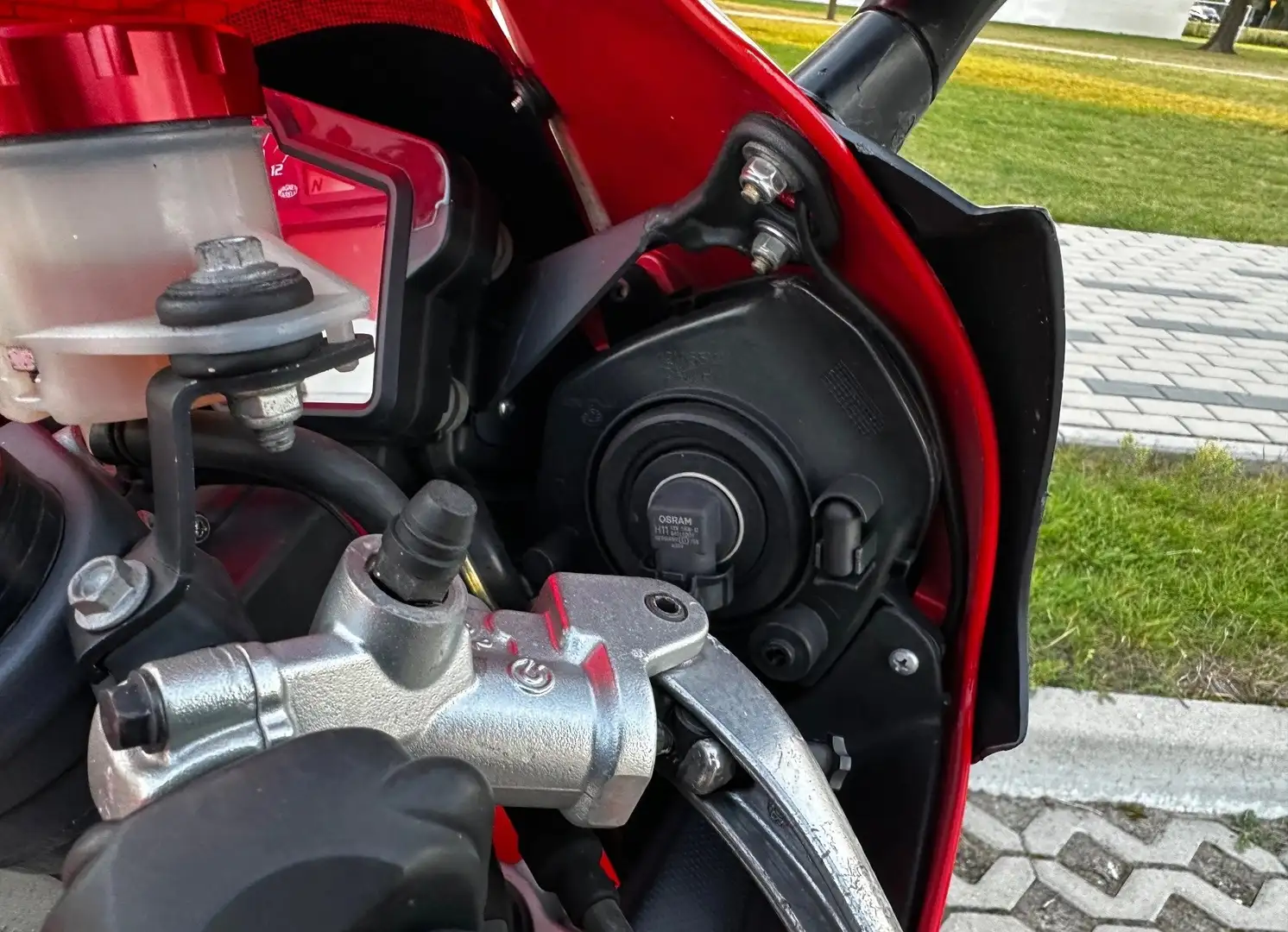 Aprilia RSV 1000 R Rouge - 2