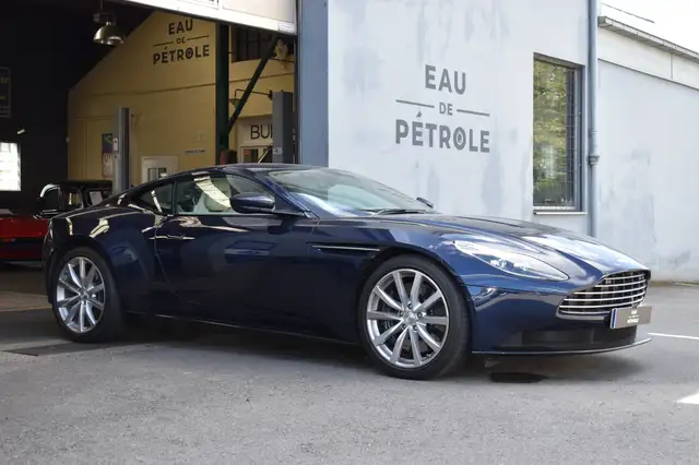Aston Martin DB11