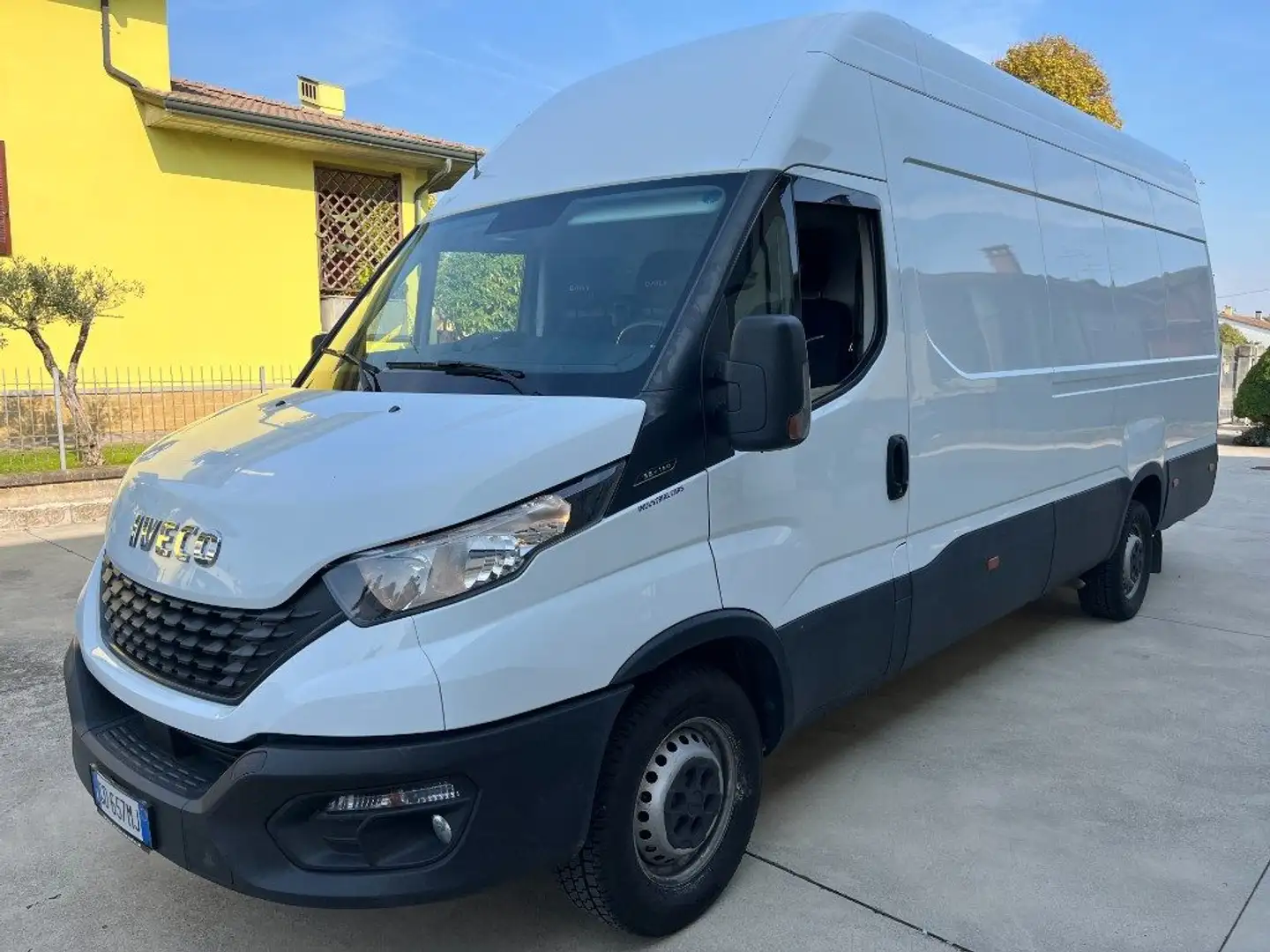 Iveco Daily 35S14V 2.3 HPT PL-TA Furgone L4 H3 MAXI VOLUME Bianco - 1