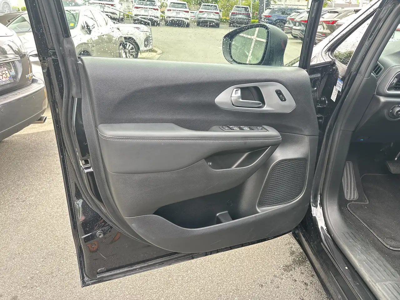 Chrysler Pacifica снимка Chrysler Pacifica