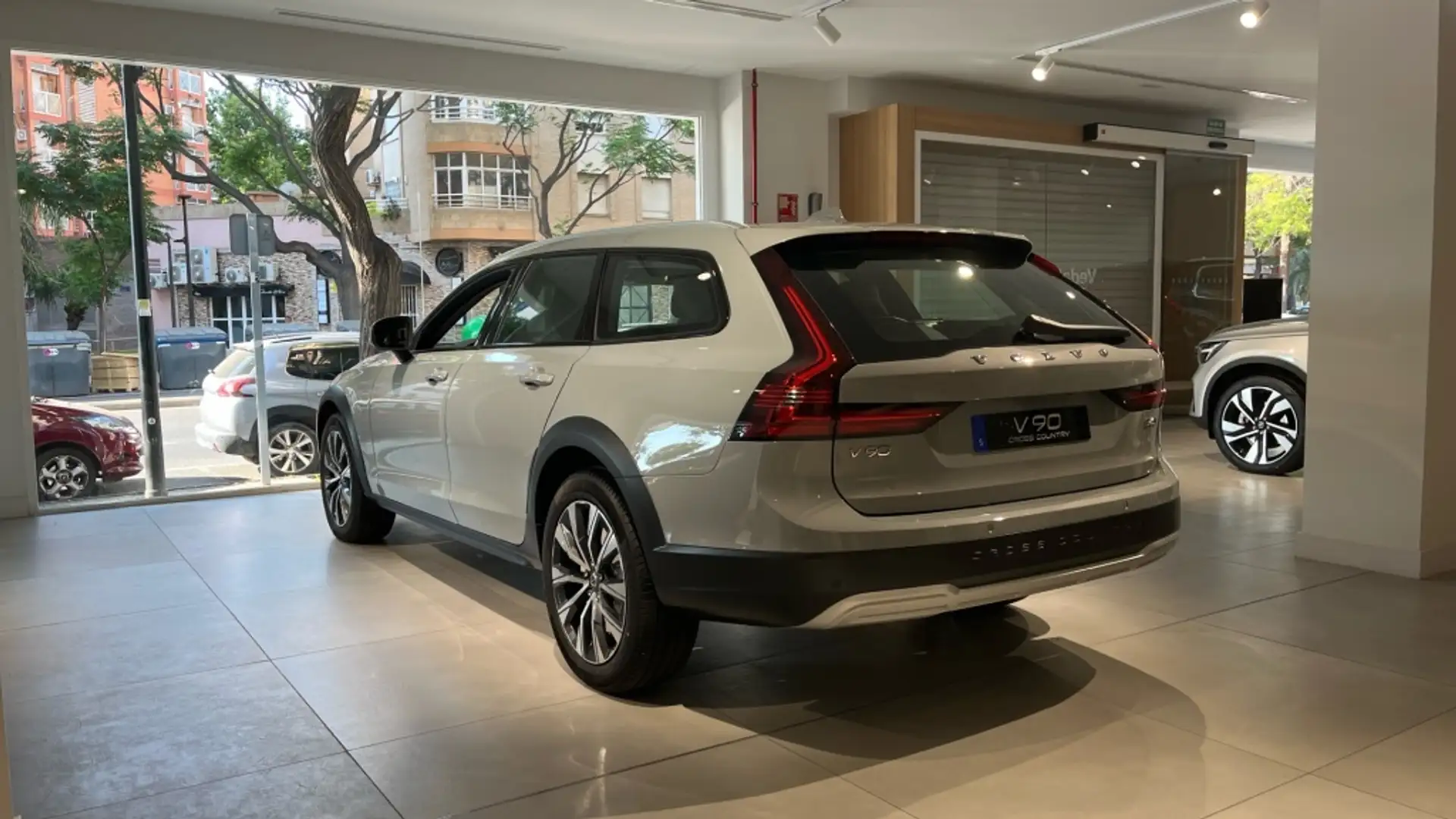 Volvo V90 Cross Country B4 Plus AWD Aut. - 2