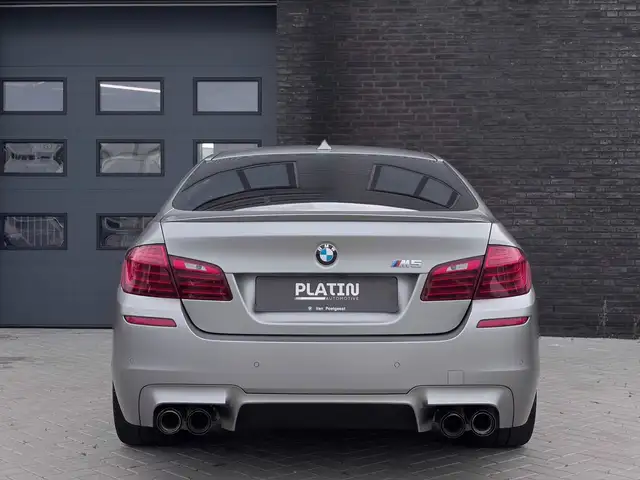 BMW M5 view 5