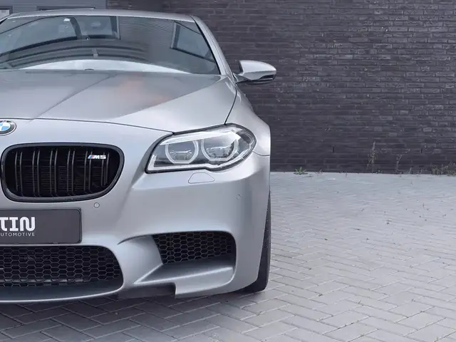 BMW M5 view 11