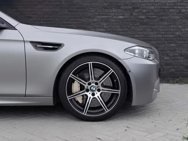 BMW M5 view 29