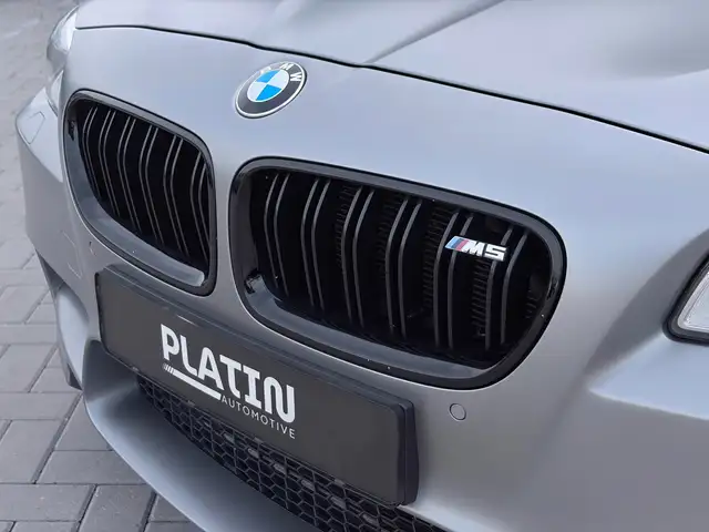 BMW M5 view 8