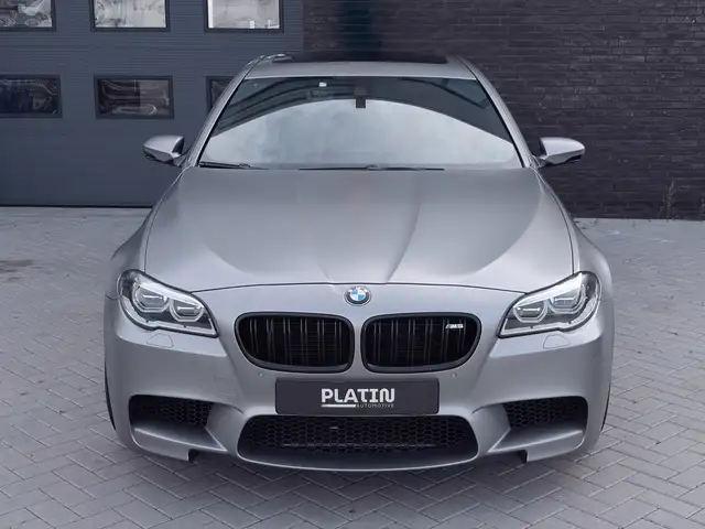 BMW M5 view 7