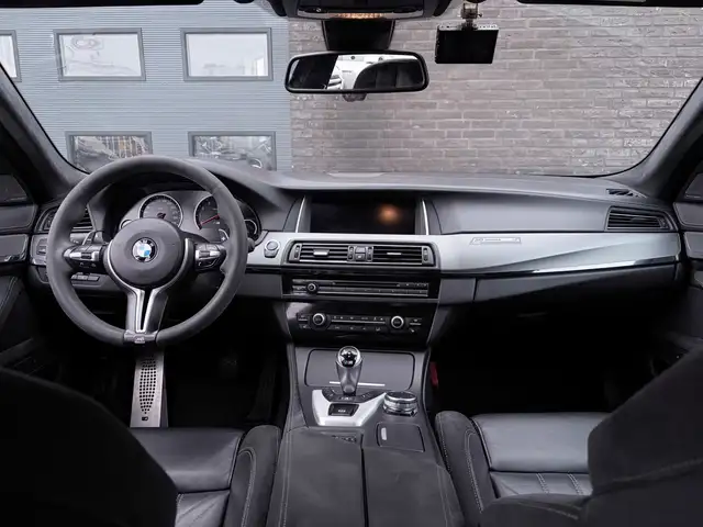 BMW M5 view 15