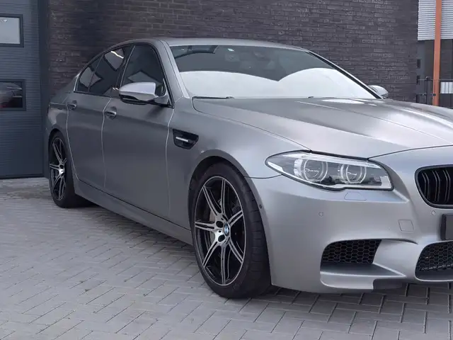 BMW M5 view 6