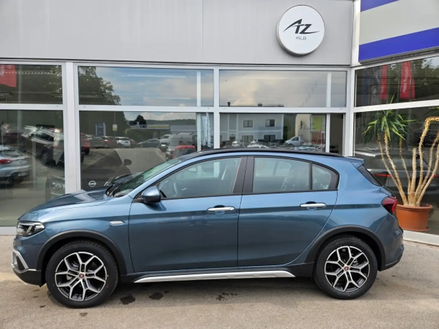 Fiat Tipo Cross 5-Türer Hyb 130 AT Blauw - 1
