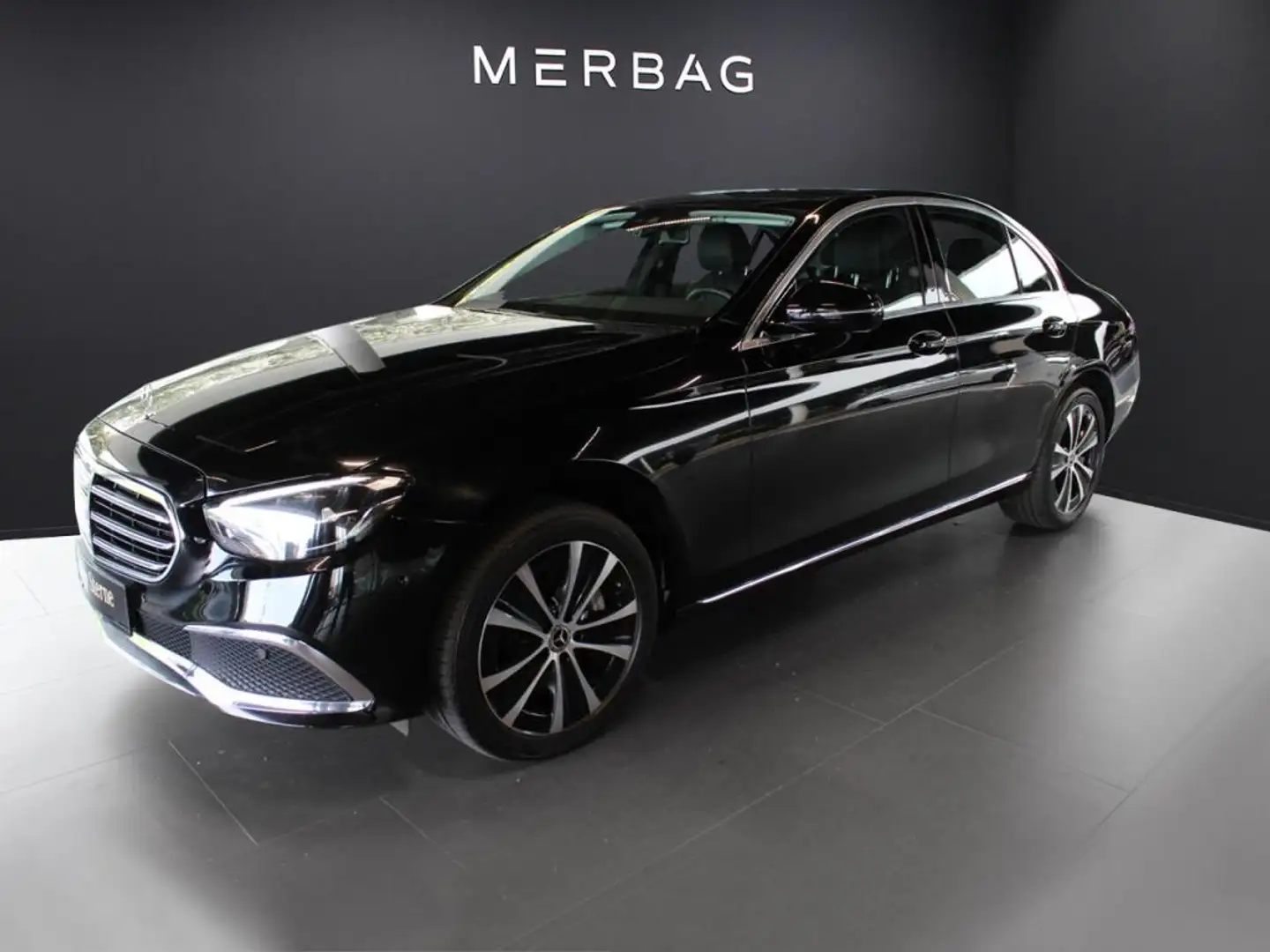 Mercedes-Benz E 400 d 4M *Exclusive Nav LED AHK Standh Wide Schwarz - 2