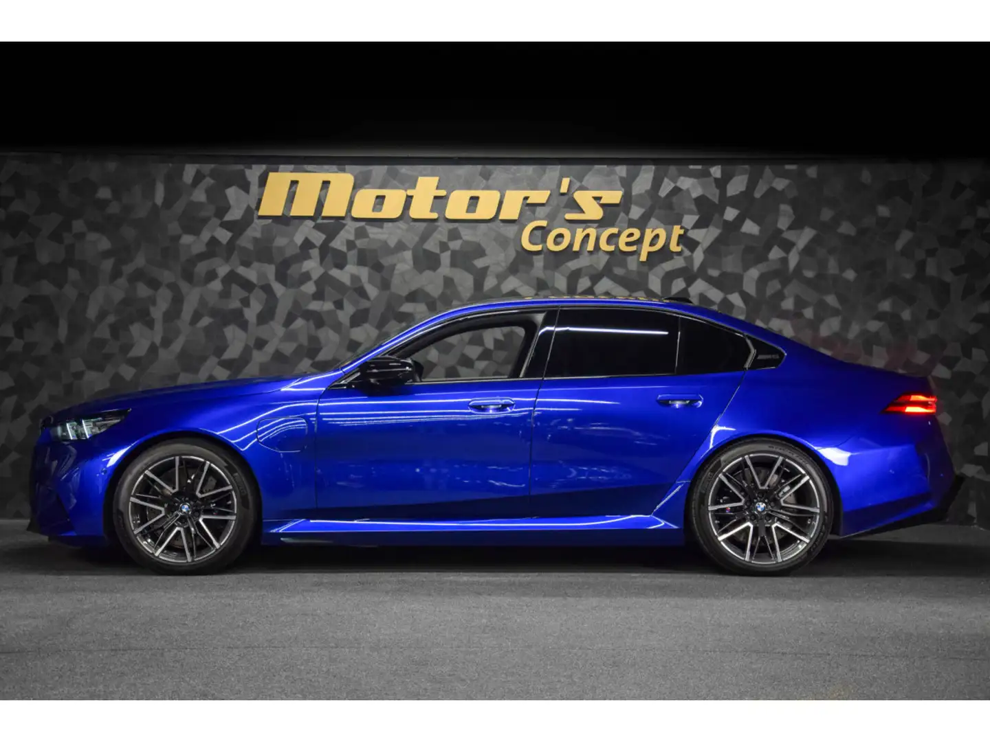 BMW M5 G90 Marina Bay Blue Metallic Bleu - 2