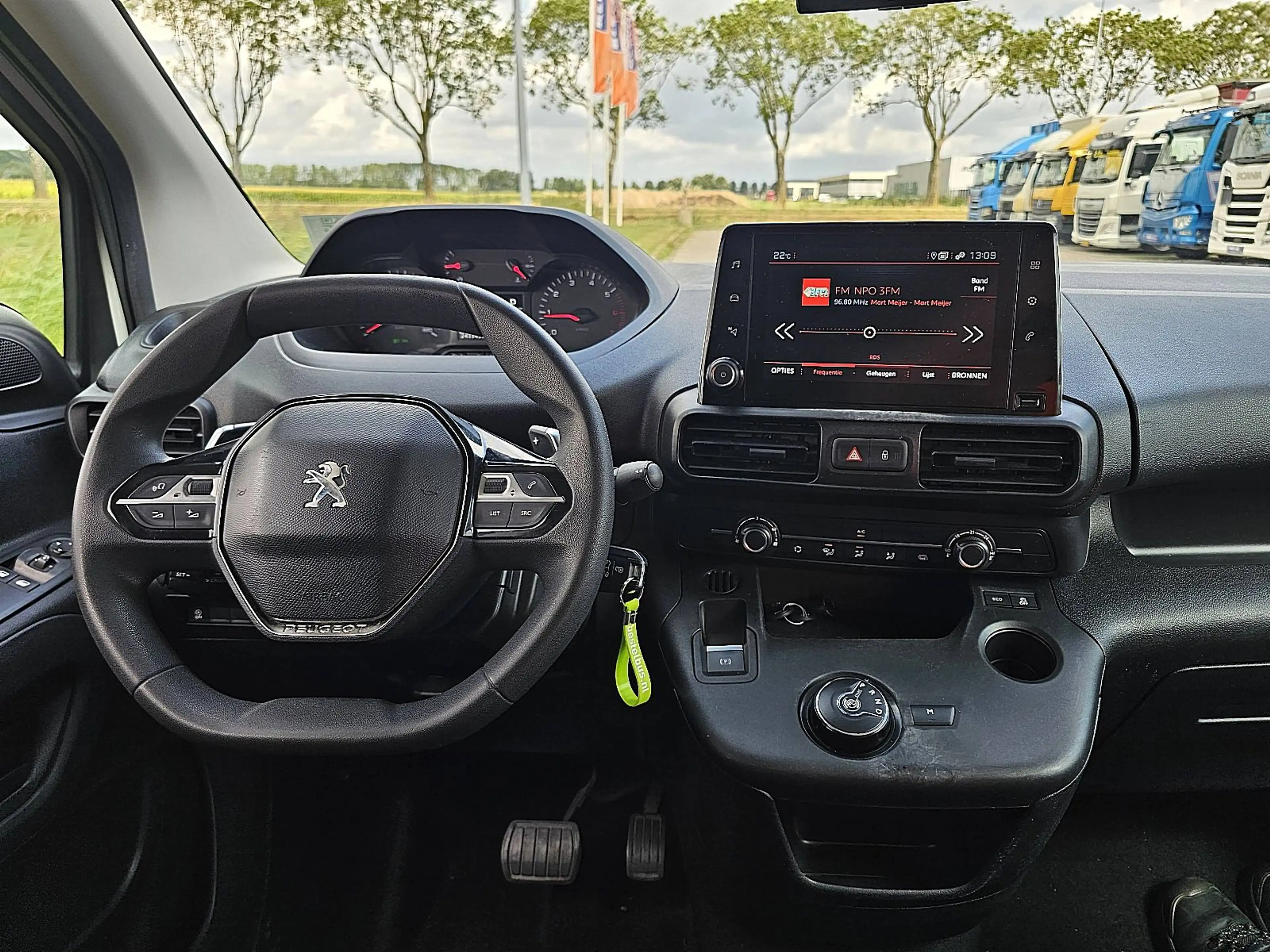 Peugeot Partner 1.5 — photo 8