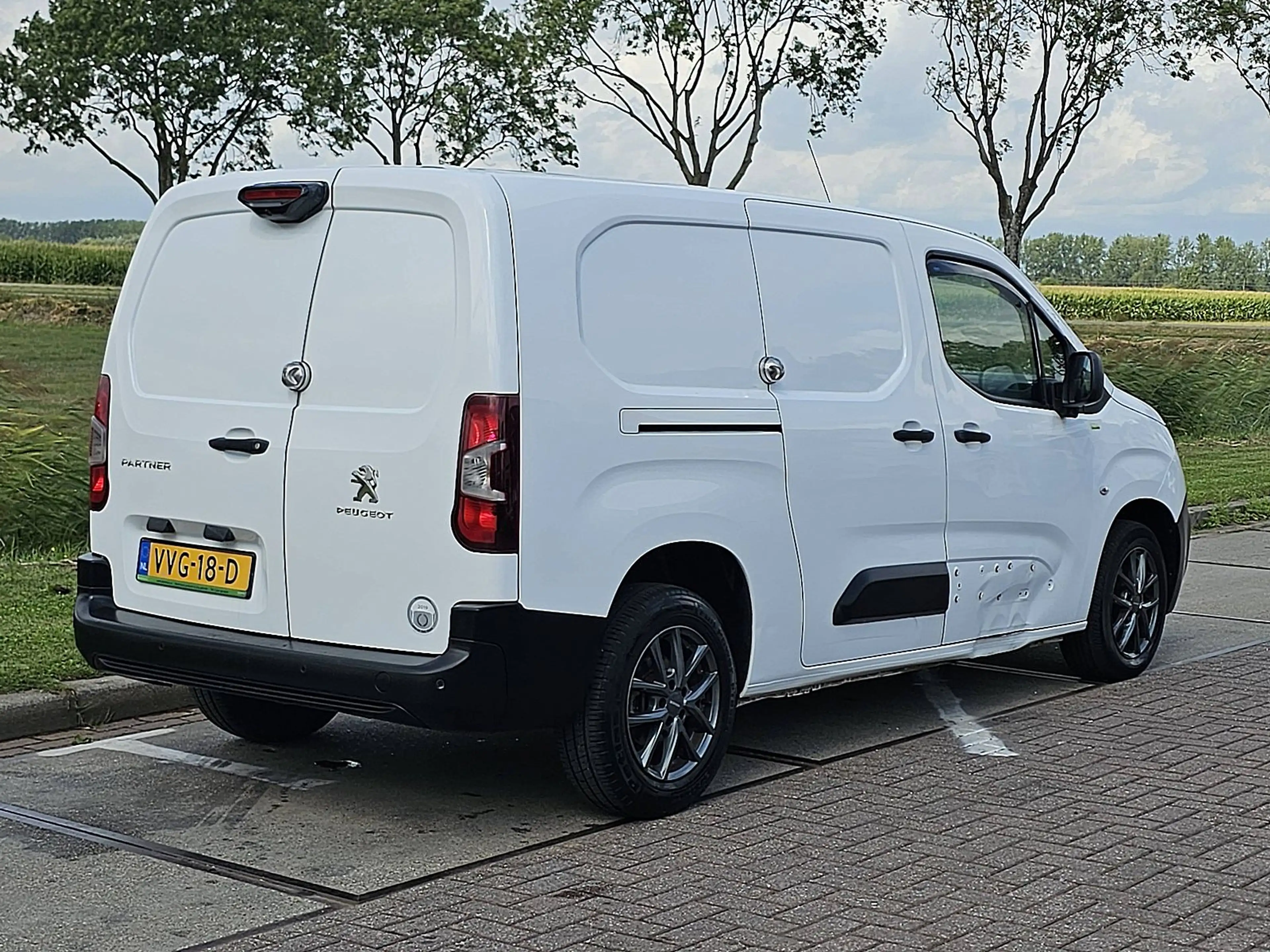 Peugeot Partner 1.5 — photo 3