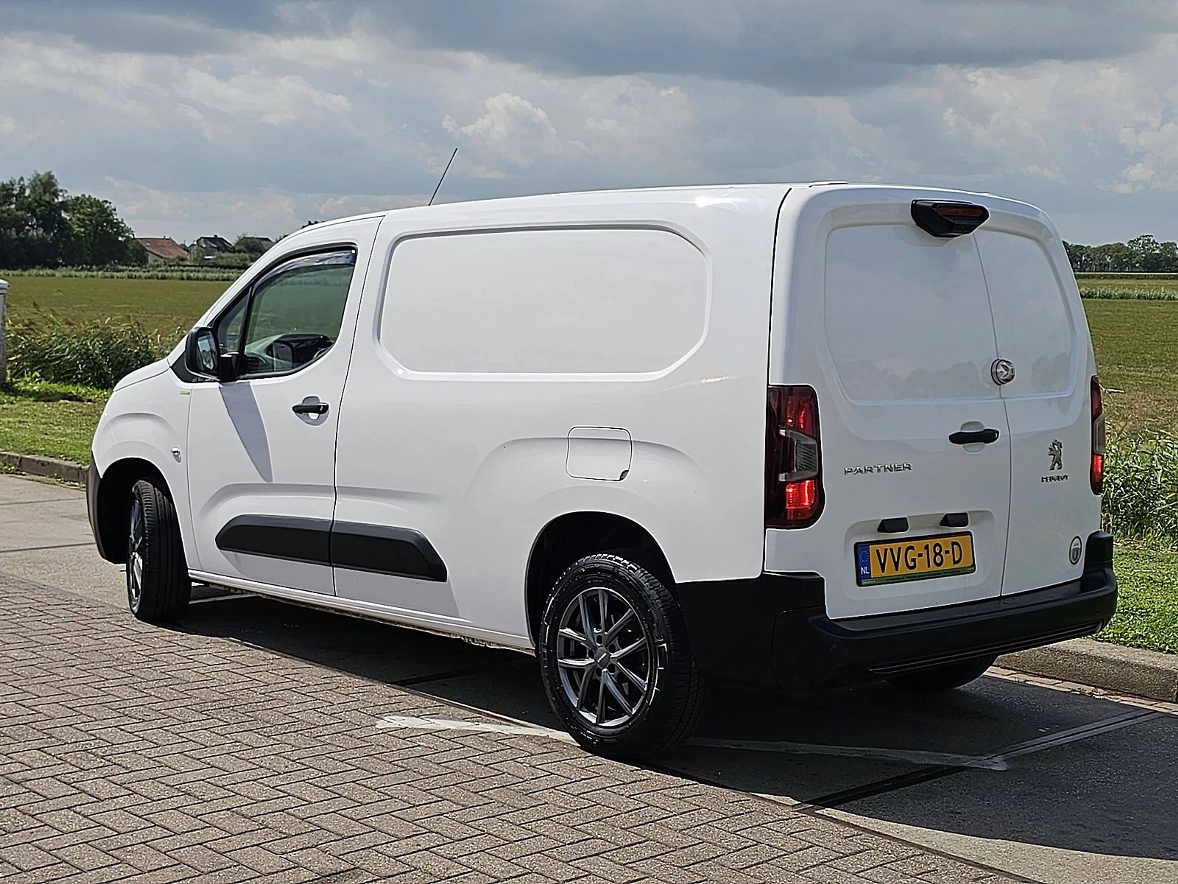 Peugeot Partner 1.5 — photo 6