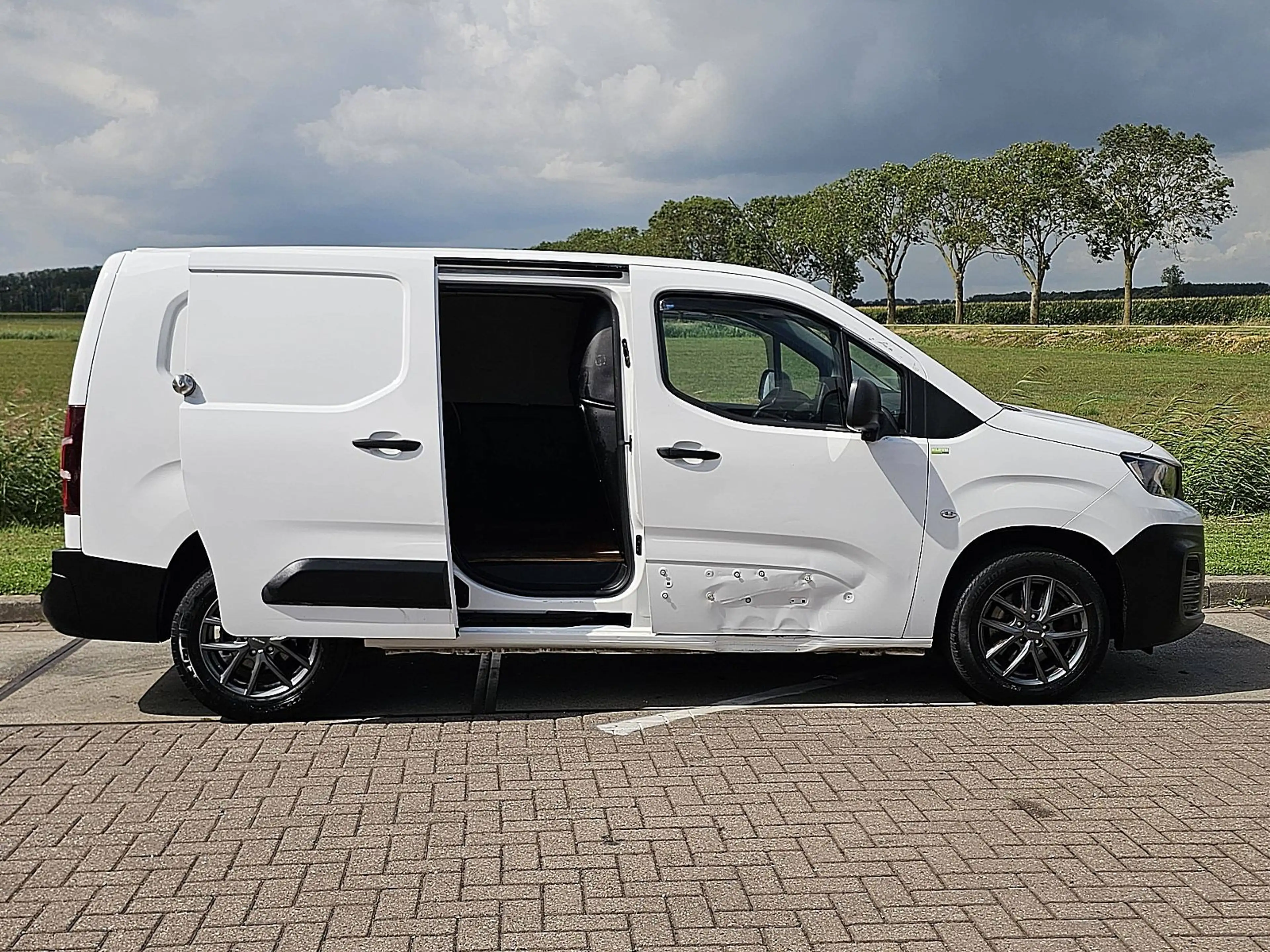 Peugeot Partner 1.5 — photo 15