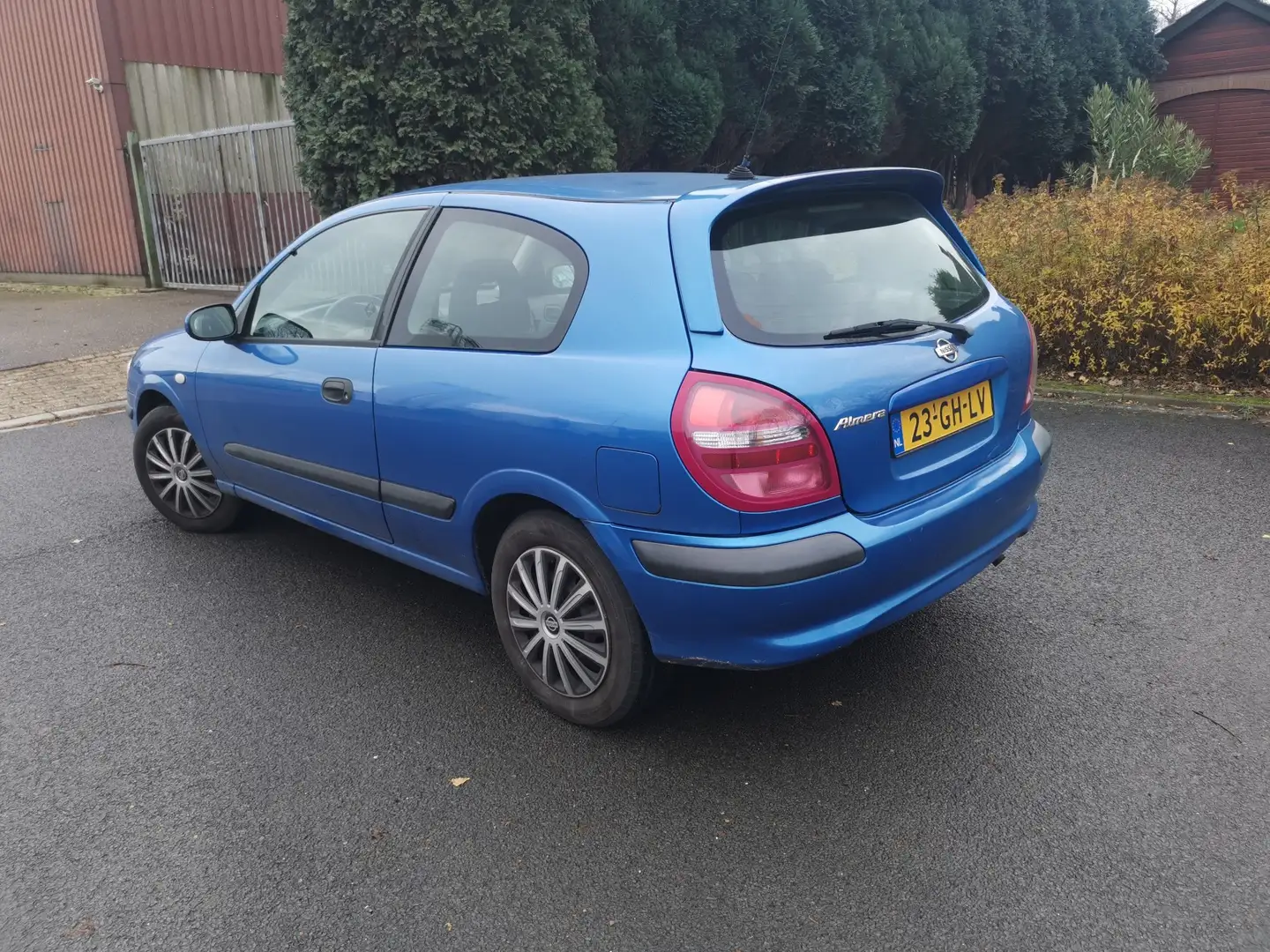 Nissan Almera 1.5 Ambience Blau - 2