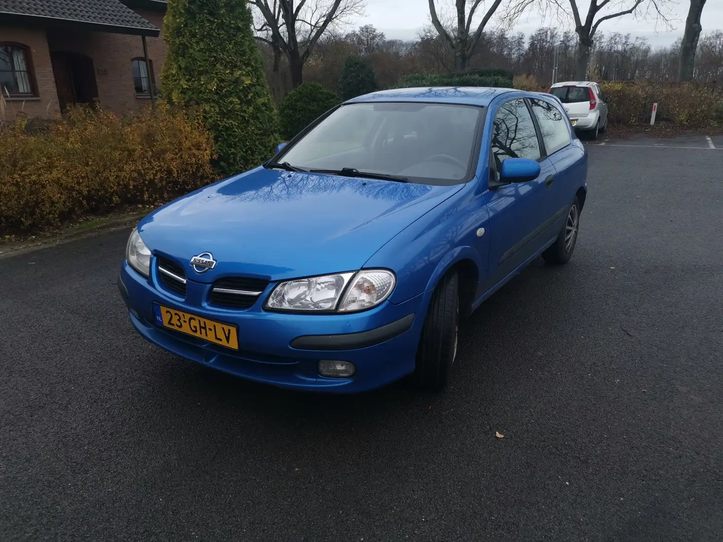 Nissan Almera 1.5 Ambience Blau - 1