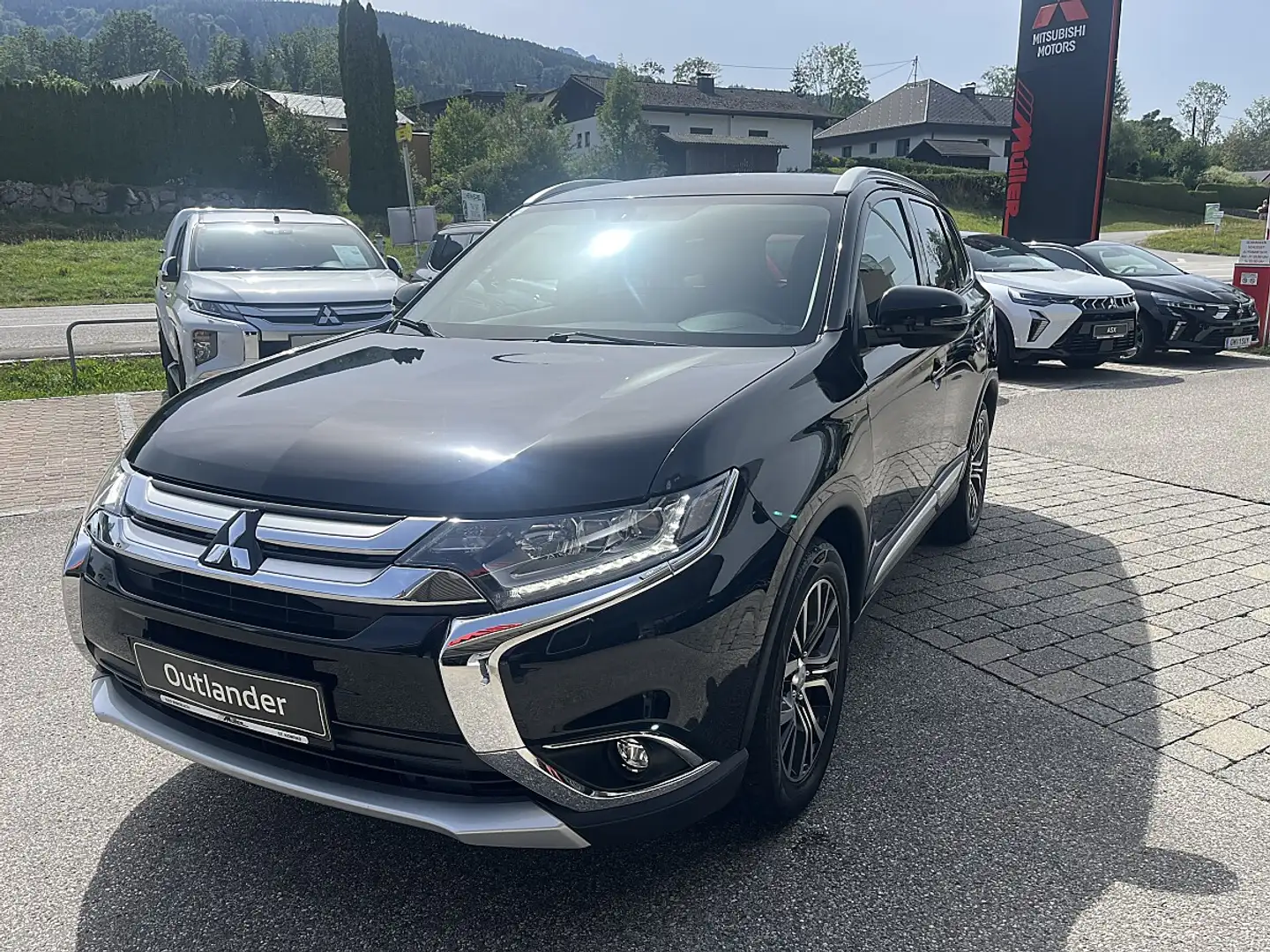 Mitsubishi Outlander 2,2 DI-D AS&G Intense+ Schwarz - 1