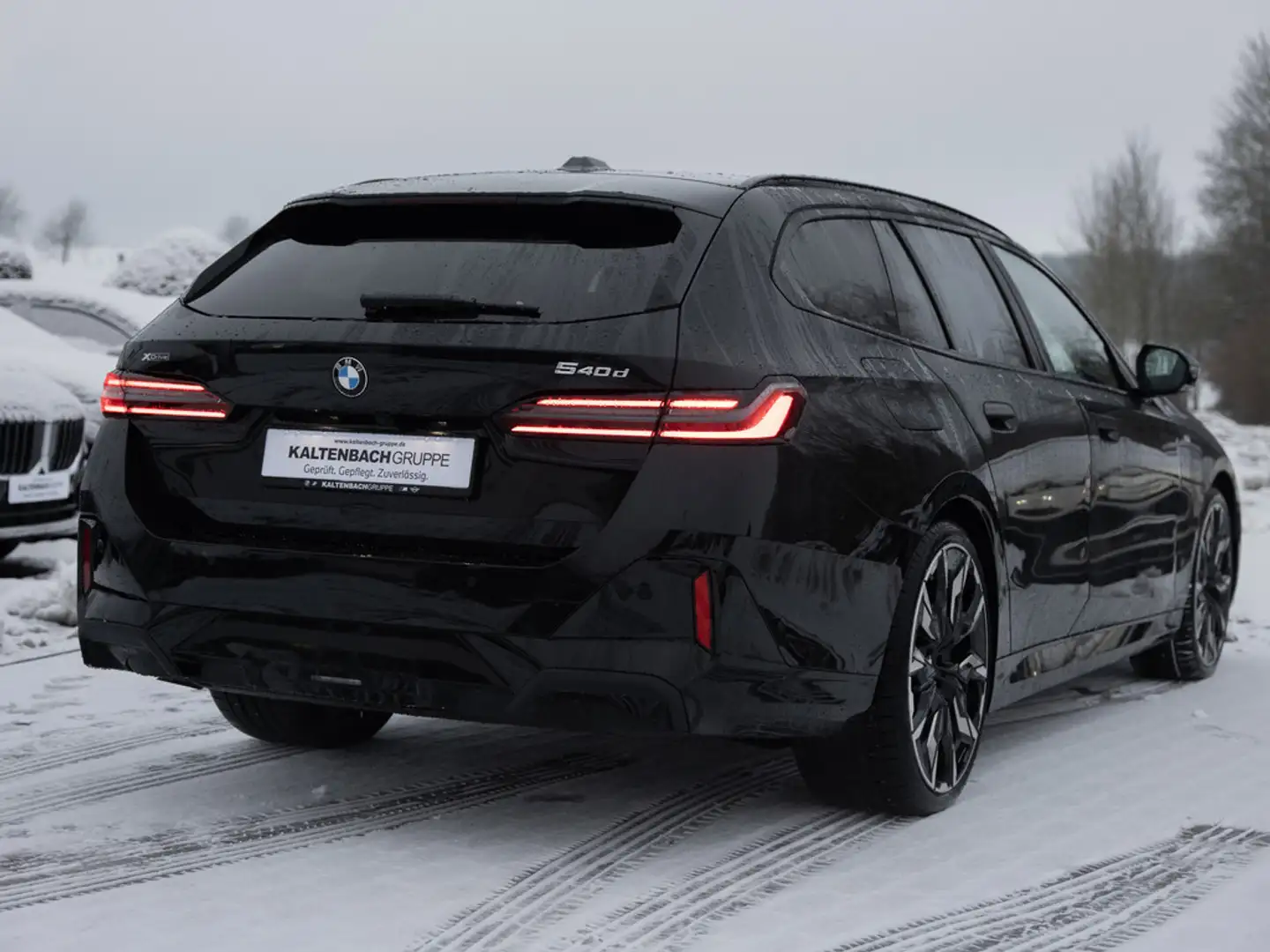 BMW 540 d Touring xDrive M-Sport 360° PANO LED HUD Fekete - 2