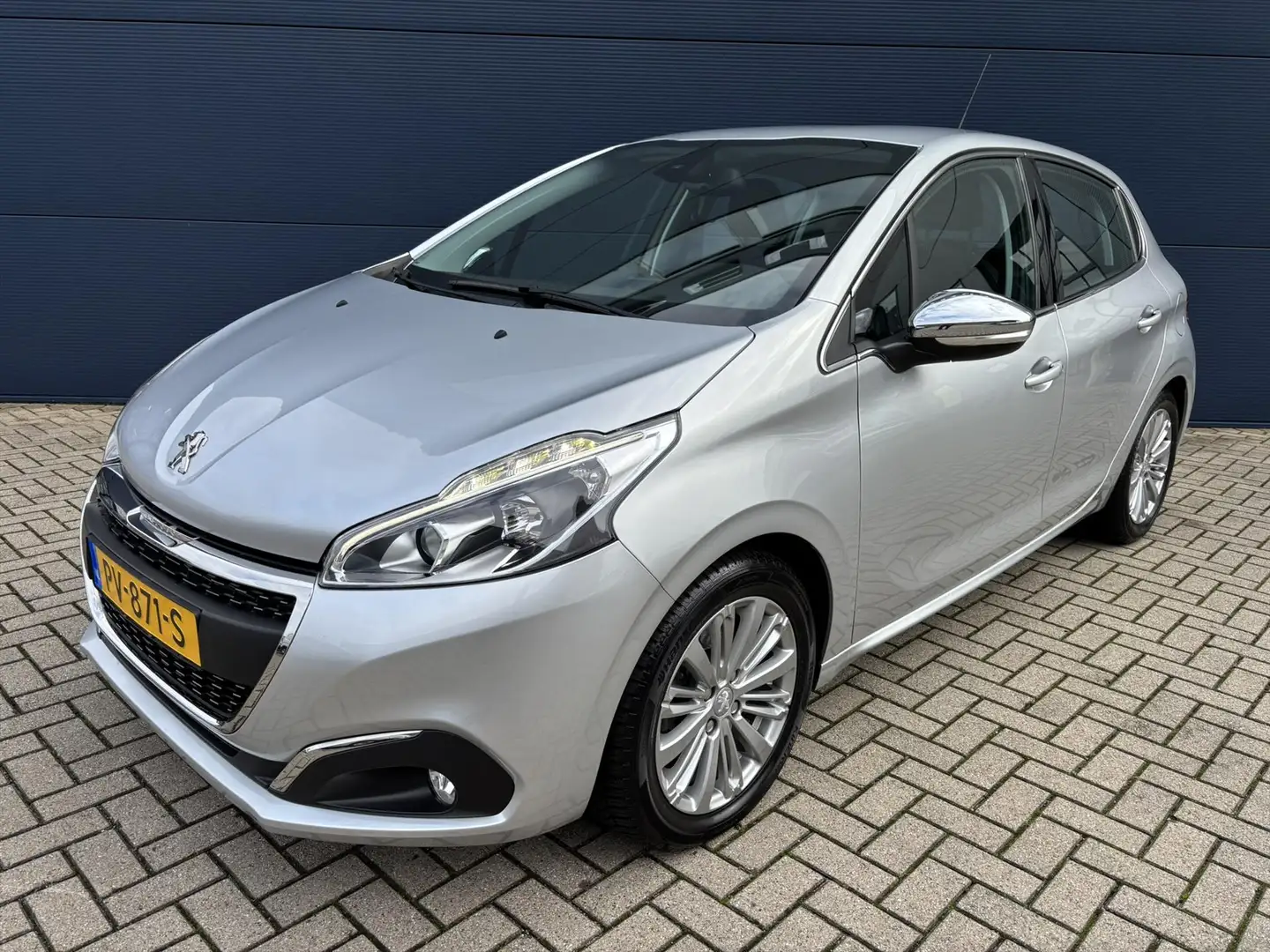 Peugeot 208 1.2 Puretech 82pk 5D Executive | Navigatie | Clima Gris - 2
