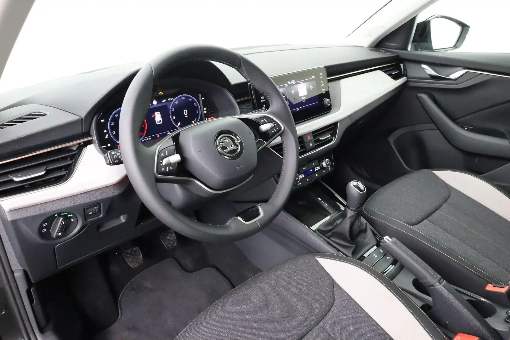 Skoda Scala Business Edition 1.0 TSI 81 kW / 110pk | Achteruit Zwart - 2