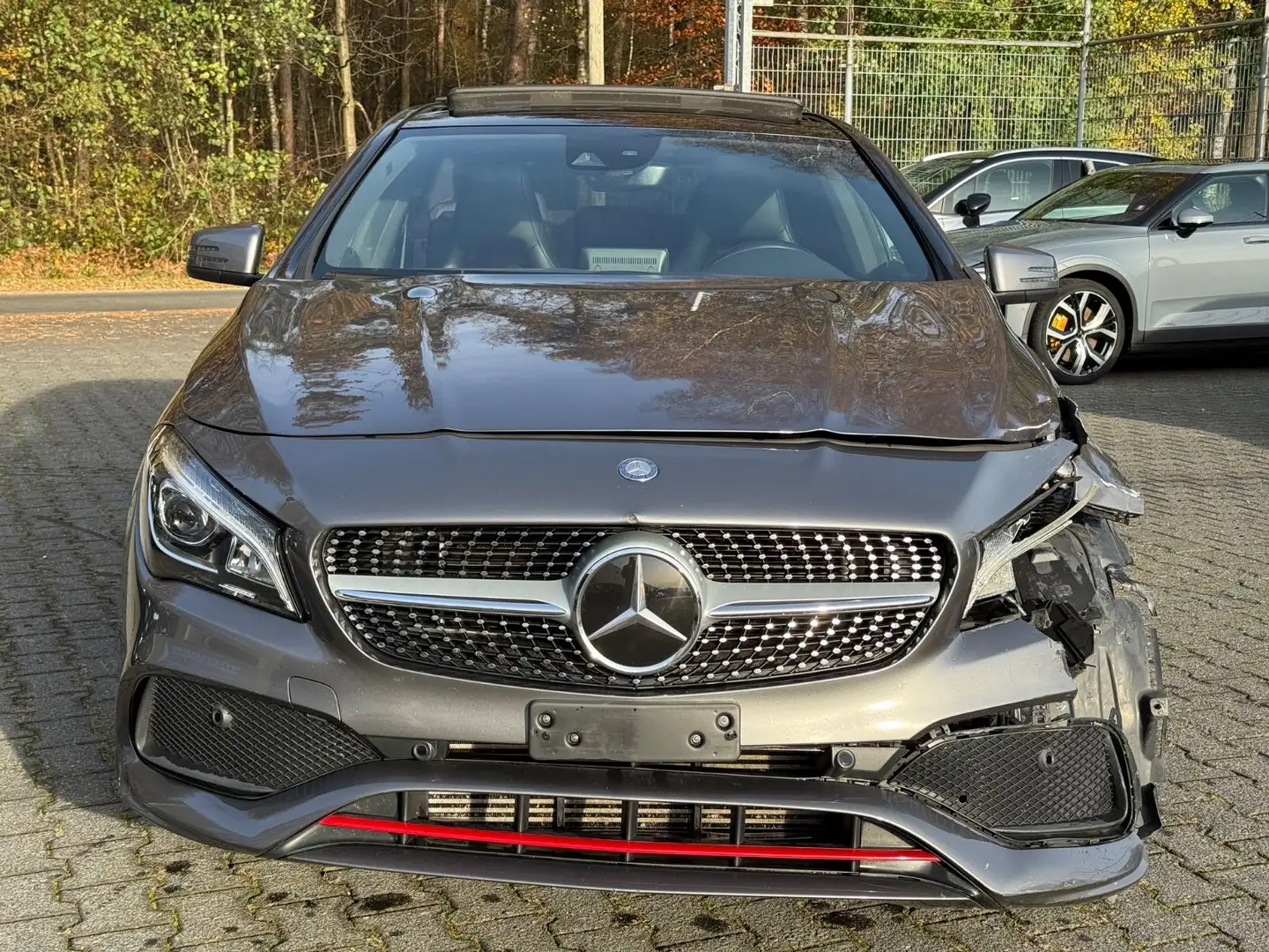Mercedes-Benz CLA 250 4Matic AMG Sport *Panorama* Distronic Gris - 2