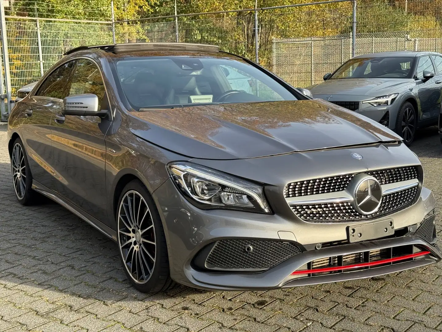Mercedes-Benz CLA 250 4Matic AMG Sport *Panorama* Distronic Gris - 1