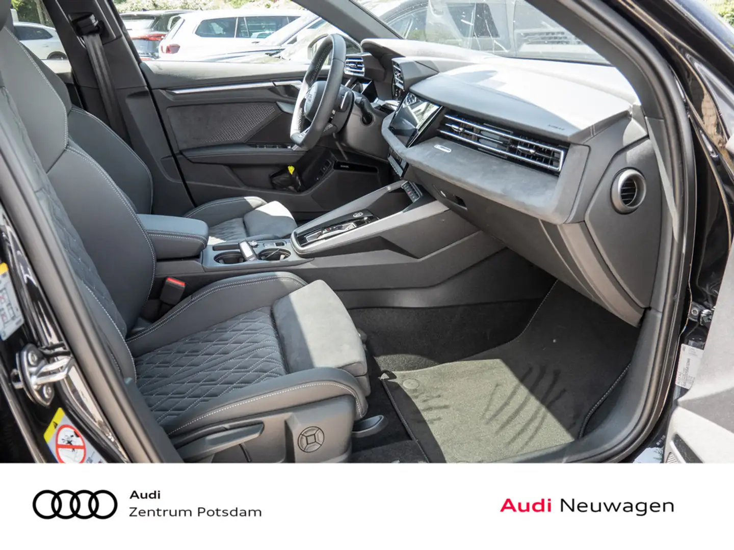 Audi A3 Sportback S line 45 TFSI e PANO MATRIX-LED Fekete - 2