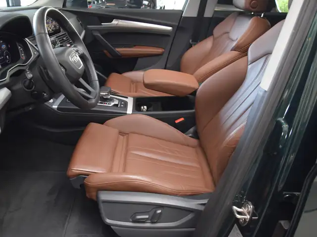 Audi Q5 view 9